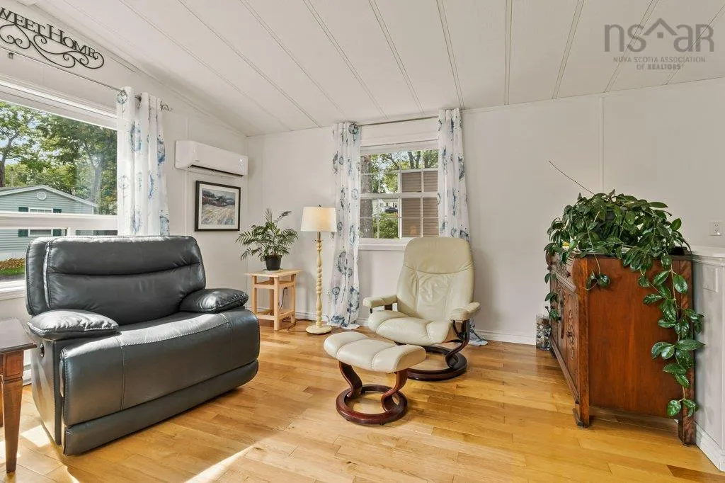 8 Fourth Street, Lucasville, NS B4B 1R1, 3 Bedrooms Bedrooms, ,2 BathroomsBathrooms,Residential,For Sale,Fourth,202522936