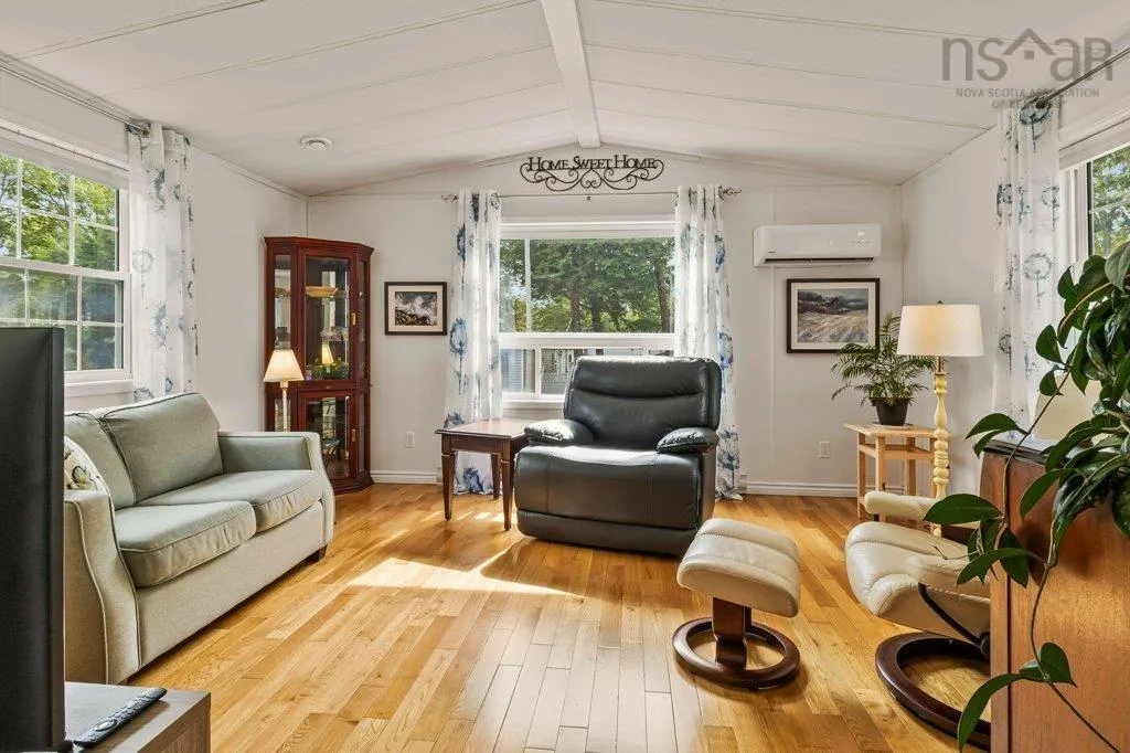8 Fourth Street, Lucasville, NS B4B 1R1, 3 Bedrooms Bedrooms, ,2 BathroomsBathrooms,Residential,For Sale,Fourth,202522936