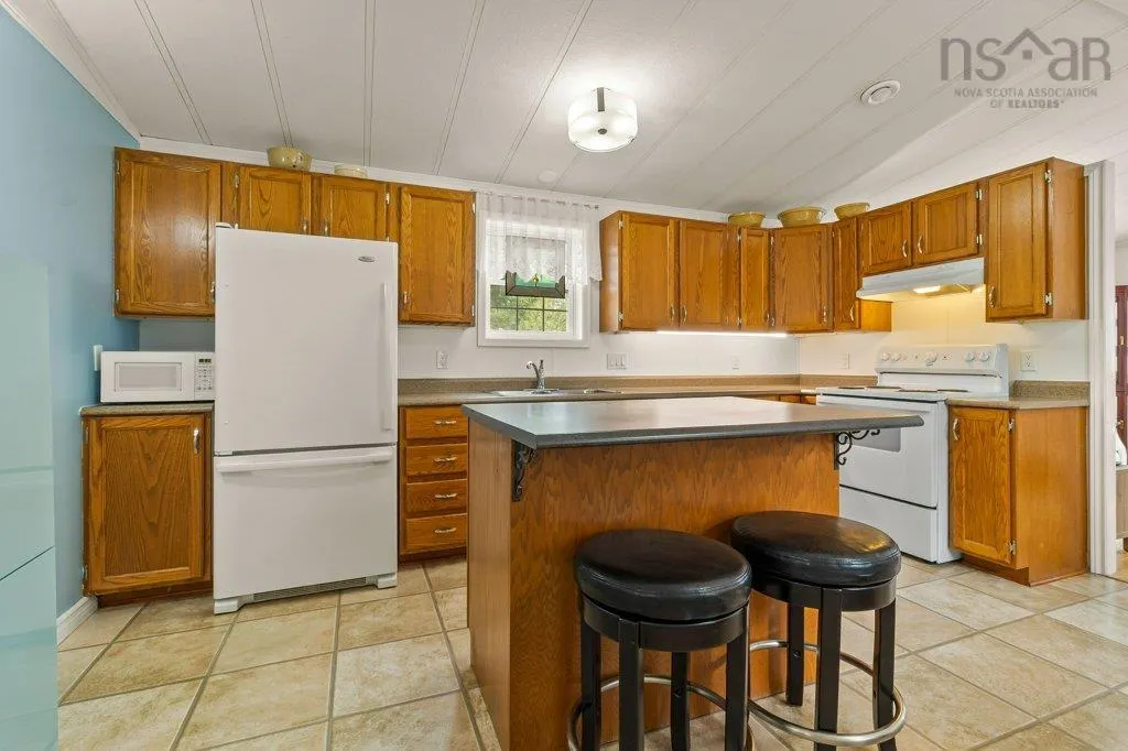 8 Fourth Street, Lucasville, NS B4B 1R1, 3 Bedrooms Bedrooms, ,2 BathroomsBathrooms,Residential,For Sale,Fourth,202522936