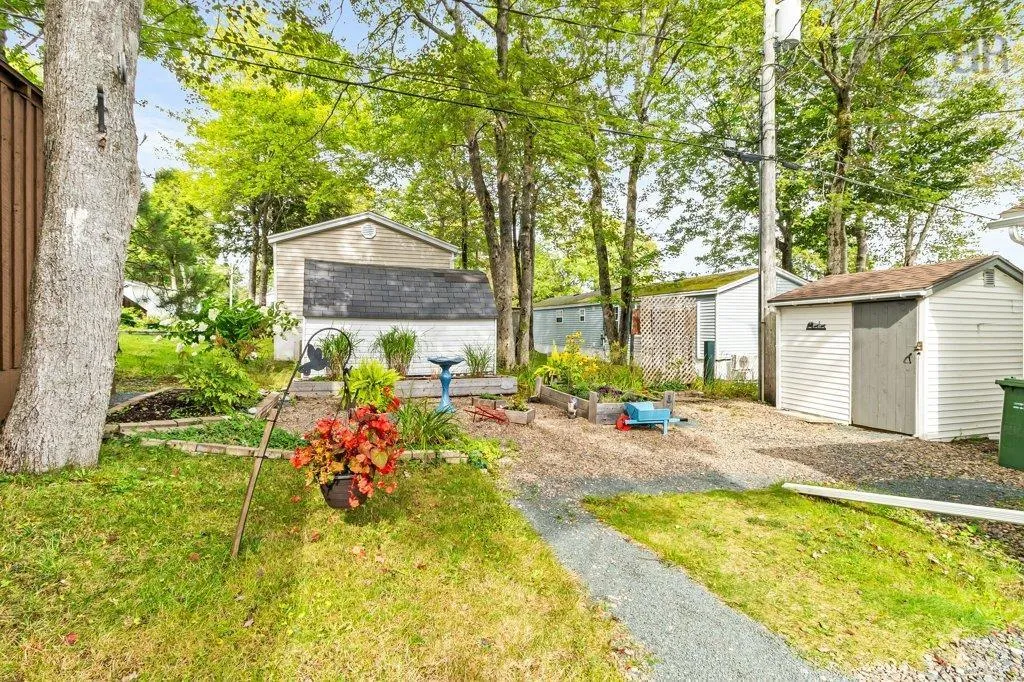 8 Fourth Street, Lucasville, NS B4B 1R1, 3 Bedrooms Bedrooms, ,2 BathroomsBathrooms,Residential,For Sale,Fourth,202522936
