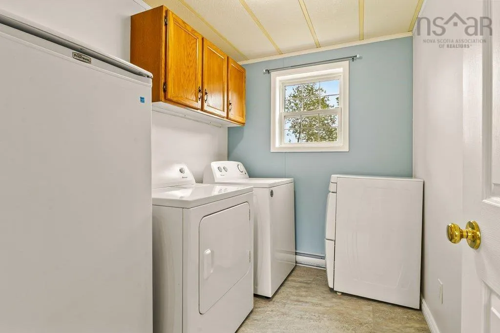 8 Fourth Street, Lucasville, NS B4B 1R1, 3 Bedrooms Bedrooms, ,2 BathroomsBathrooms,Residential,For Sale,Fourth,202522936
