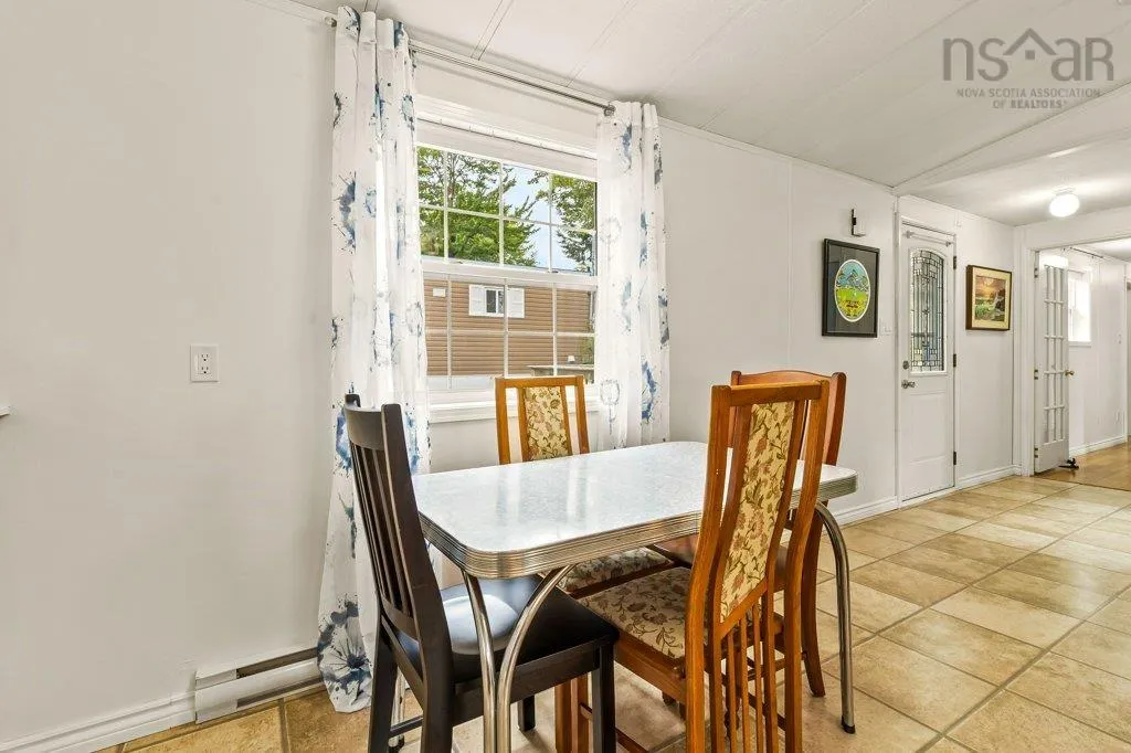 8 Fourth Street, Lucasville, NS B4B 1R1, 3 Bedrooms Bedrooms, ,2 BathroomsBathrooms,Residential,For Sale,Fourth,202522936
