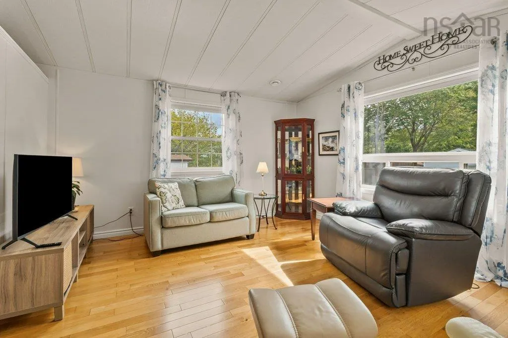 8 Fourth Street, Lucasville, NS B4B 1R1, 3 Bedrooms Bedrooms, ,2 BathroomsBathrooms,Residential,For Sale,Fourth,202522936
