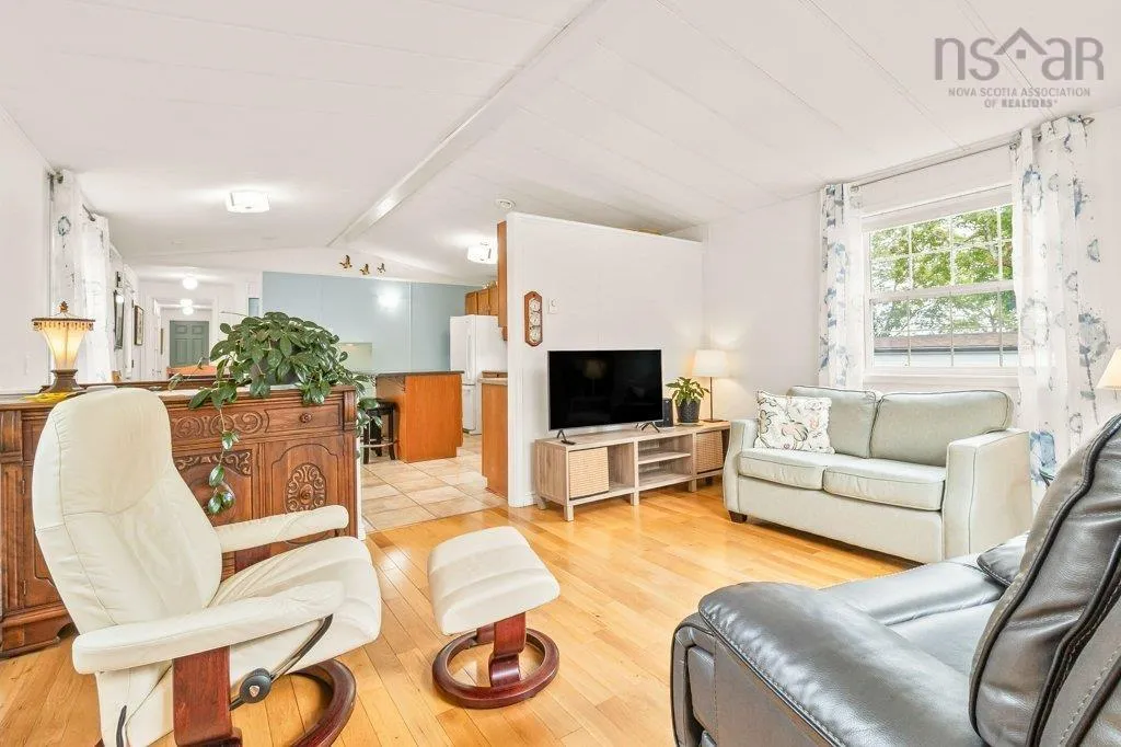 8 Fourth Street, Lucasville, NS B4B 1R1, 3 Bedrooms Bedrooms, ,2 BathroomsBathrooms,Residential,For Sale,Fourth,202522936