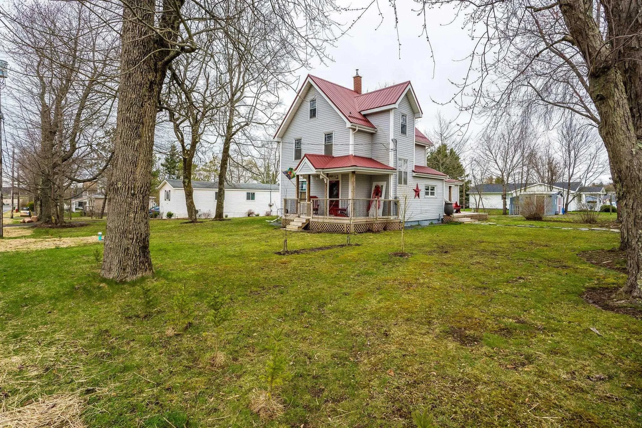 105 Riverside Ave, Stewiacke Ns B0n 2j0, 5 Bedrooms Bedrooms, ,3 BathroomsBathrooms,Residential,For Sale,Riverside Ave,202509362