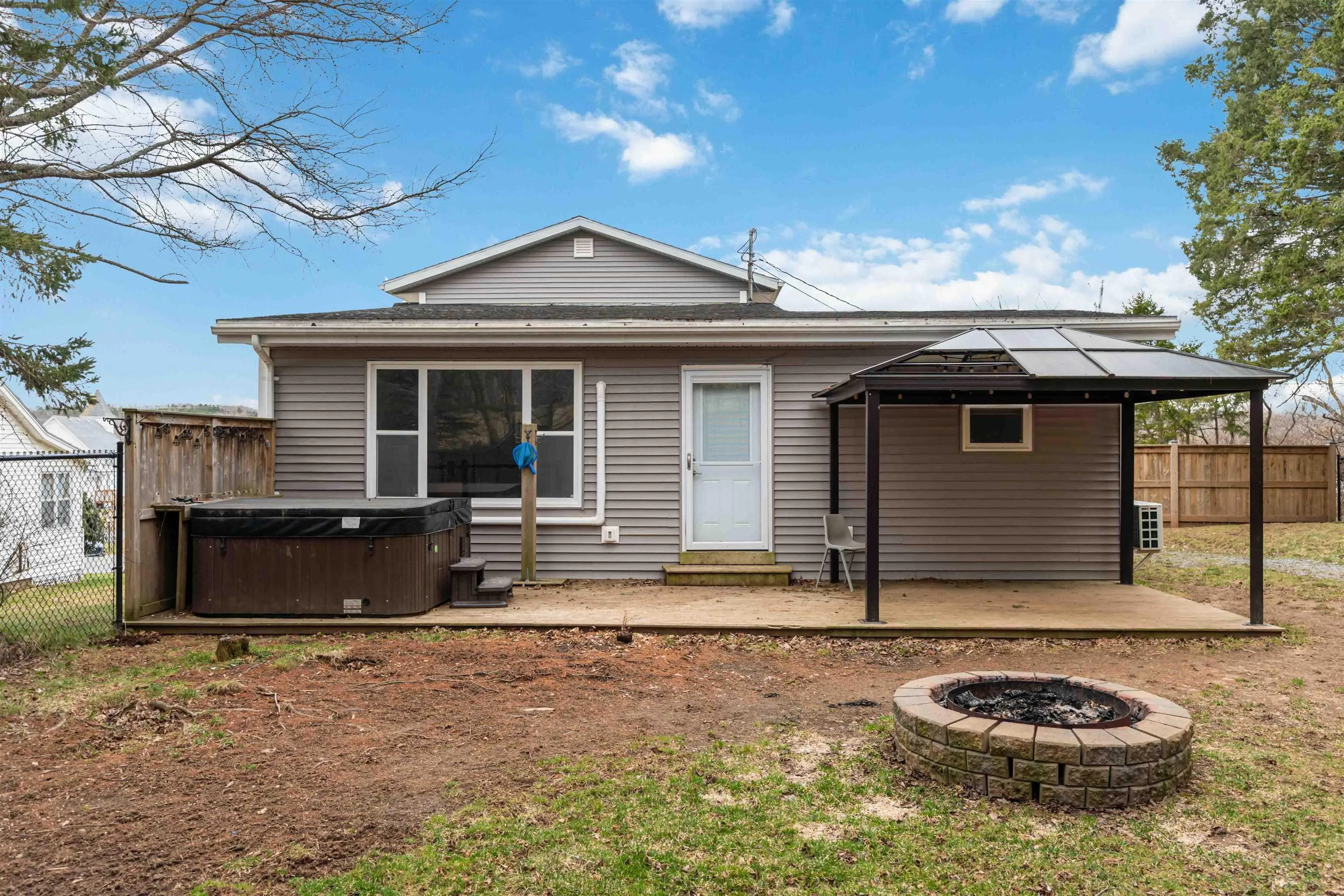 163 Old Halifax Road West Road, Hants County Ns B0n 2t0, 3 Bedrooms Bedrooms, ,2 BathroomsBathrooms,Residential,For Sale,Old Halifax Road West,202507437