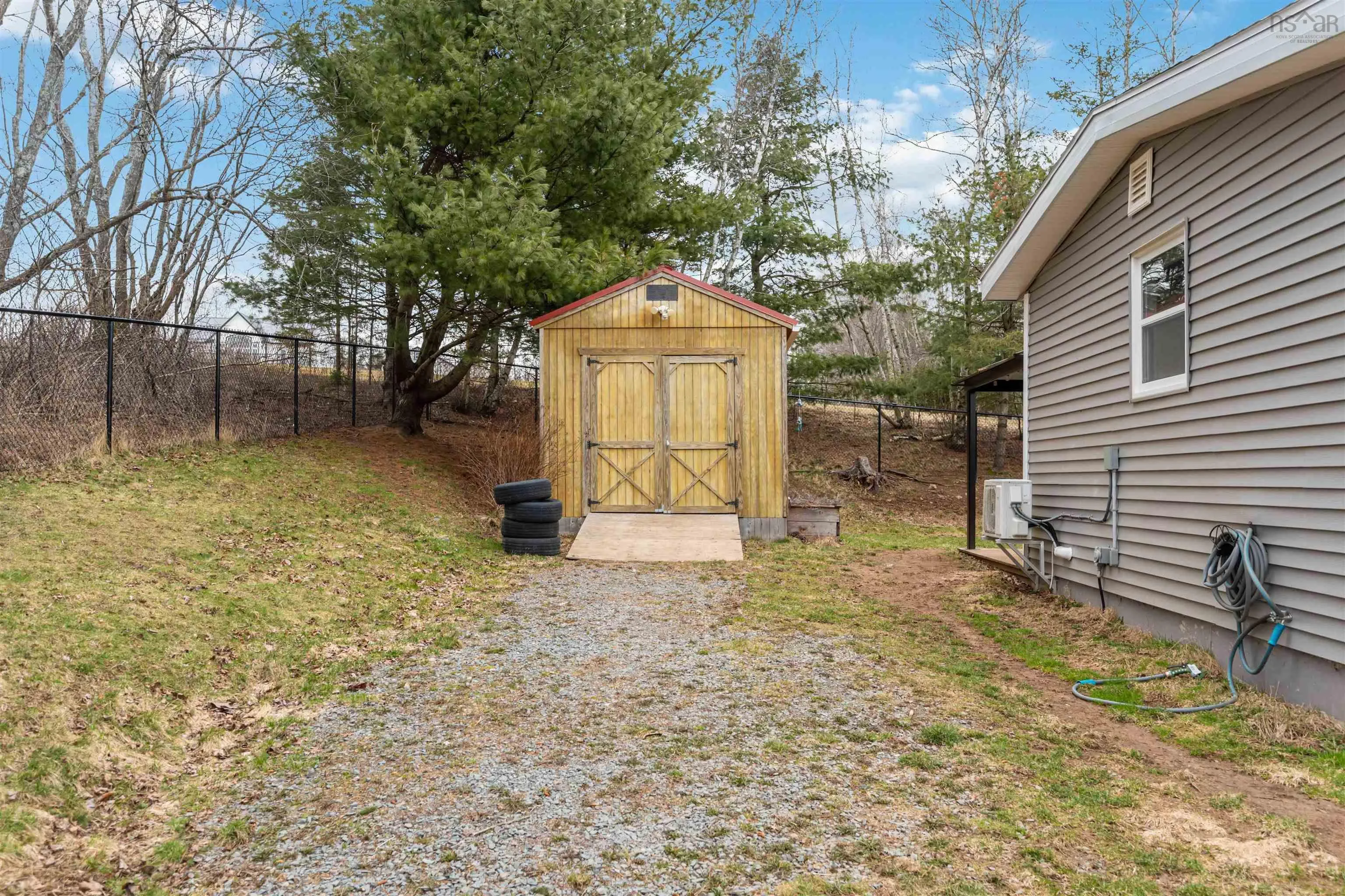 163 Old Halifax Road West Road, Hants County Ns B0n 2t0, 3 Bedrooms Bedrooms, ,2 BathroomsBathrooms,Residential,For Sale,Old Halifax Road West,202507437