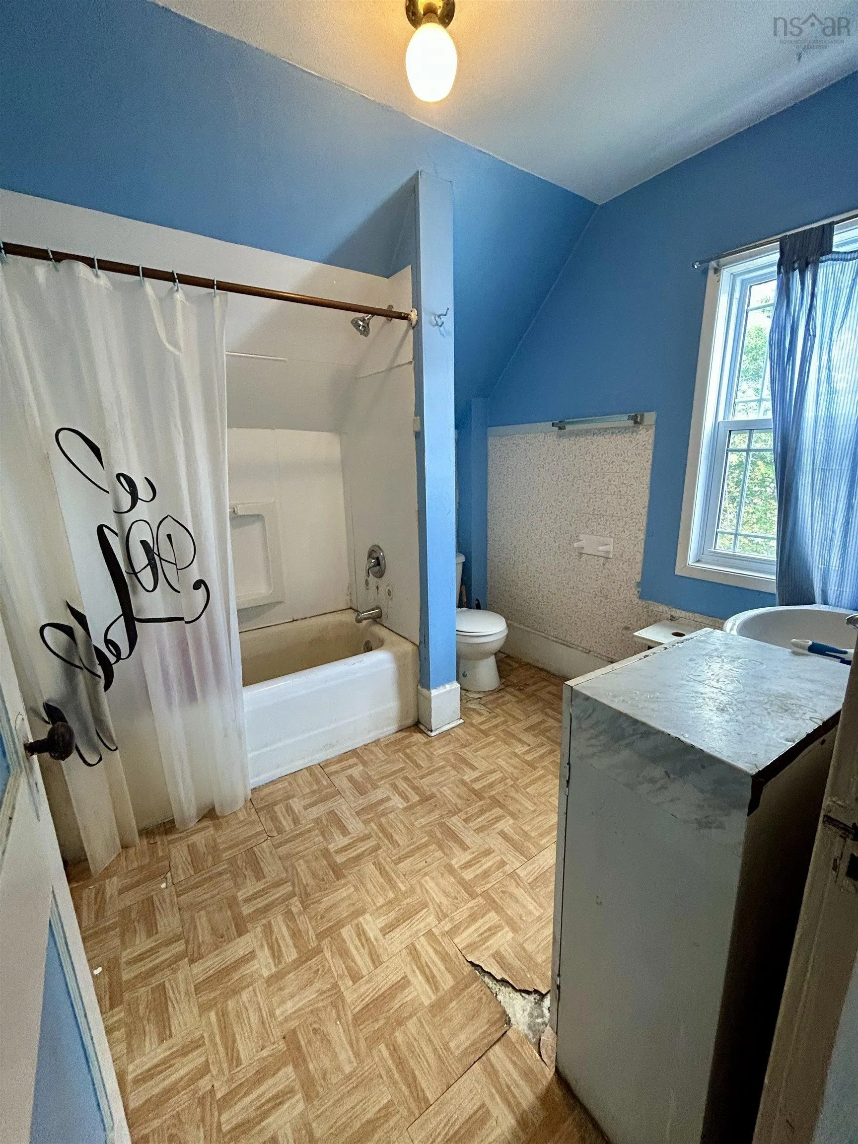 128 Inglis St., Sydney, NS B1P 1W8, 3 Bedrooms Bedrooms, ,1 BathroomBathrooms,Residential,For Sale,Inglis St.,202521048