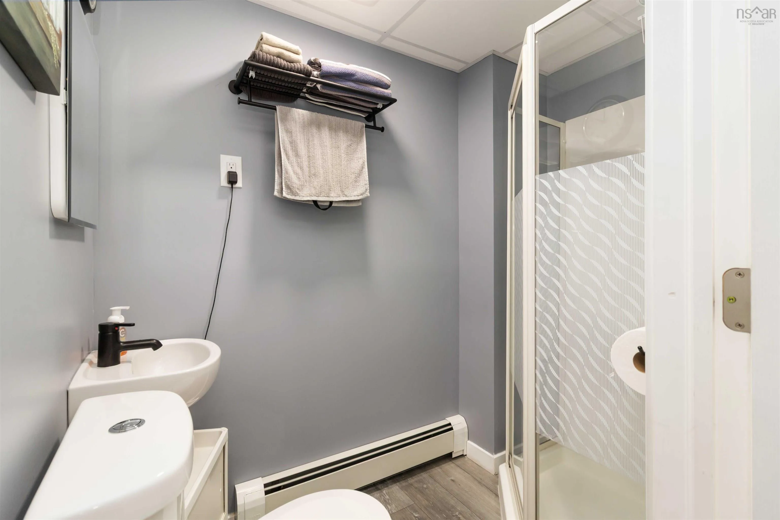 1681 Riverside Drive, Lower Sackville, NS B4C 2Y7, 3 Bedrooms Bedrooms, ,2 BathroomsBathrooms,Residential,For Sale,Riverside Drive,202520852