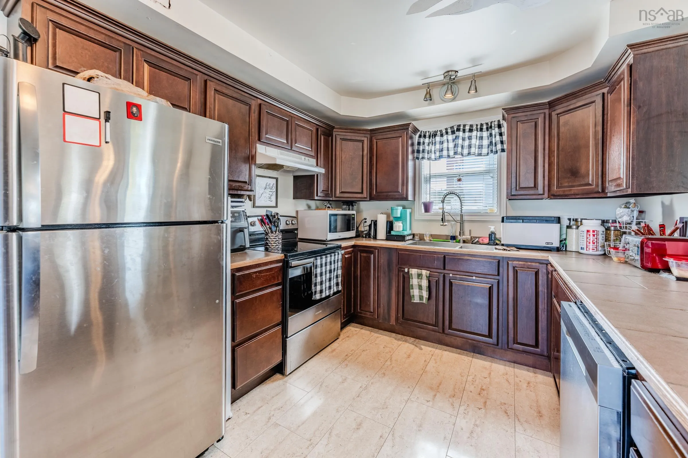 10 Store Street, Yarmouth, NS B5A 2Z2, 3 Bedrooms Bedrooms, ,2 BathroomsBathrooms,Residential,For Sale,Store,202423049