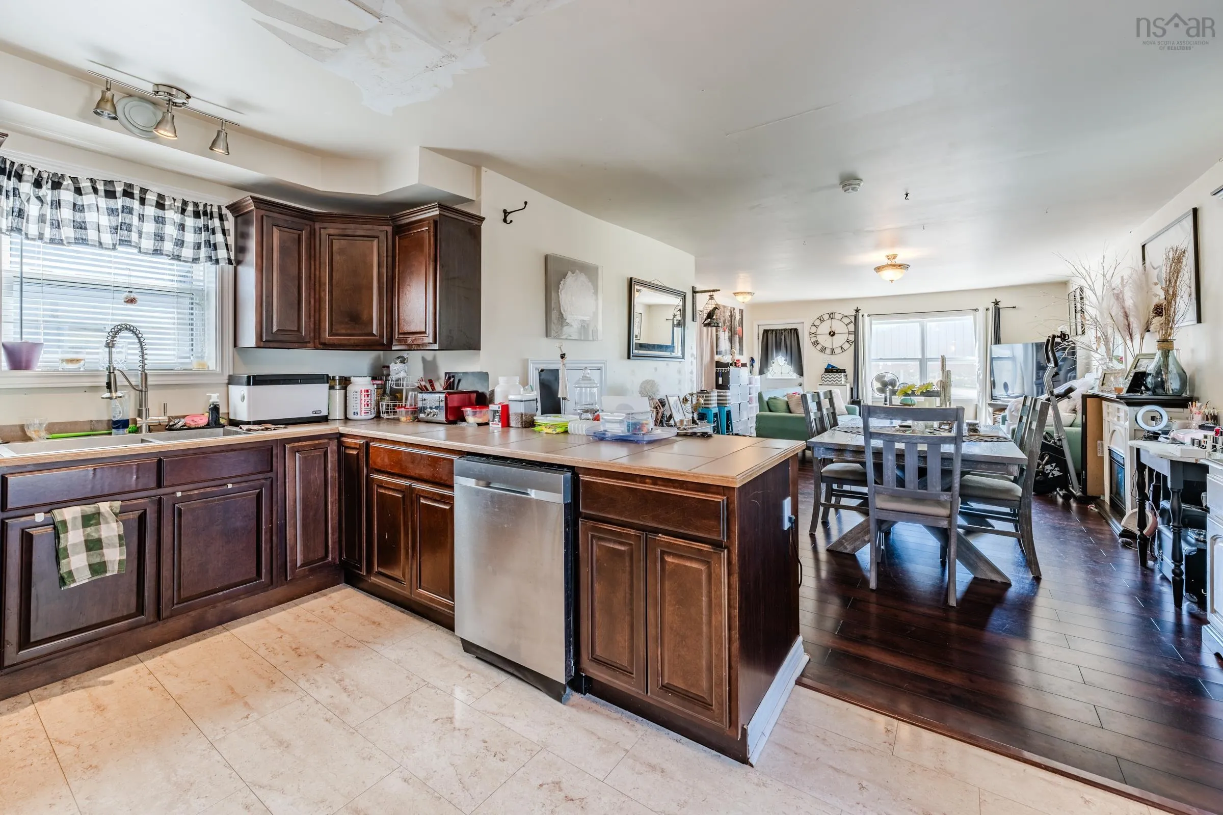 10 Store Street, Yarmouth, NS B5A 2Z2, 3 Bedrooms Bedrooms, ,2 BathroomsBathrooms,Residential,For Sale,Store,202423049
