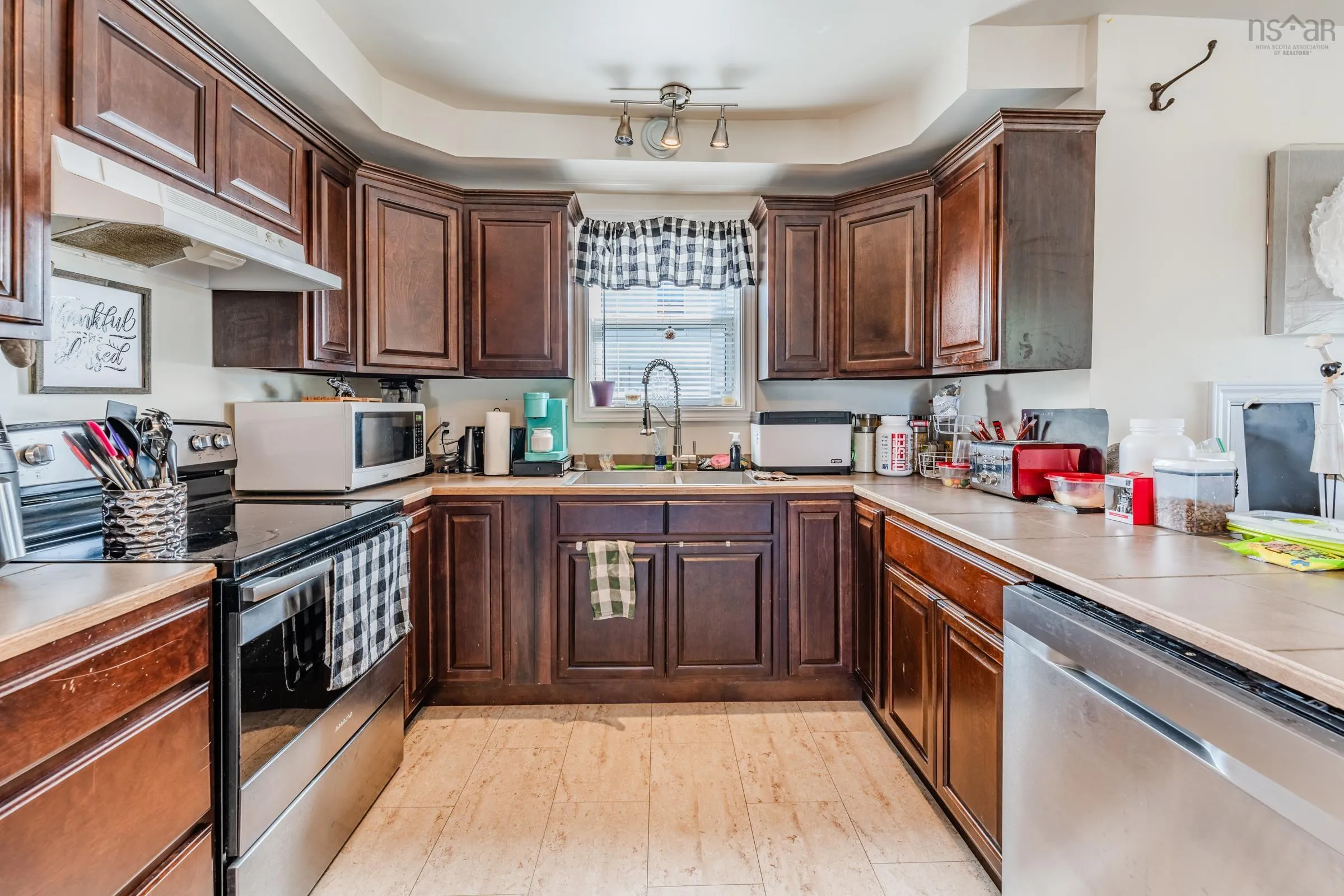 10 Store Street, Yarmouth, NS B5A 2Z2, 3 Bedrooms Bedrooms, ,2 BathroomsBathrooms,Residential,For Sale,Store,202423049