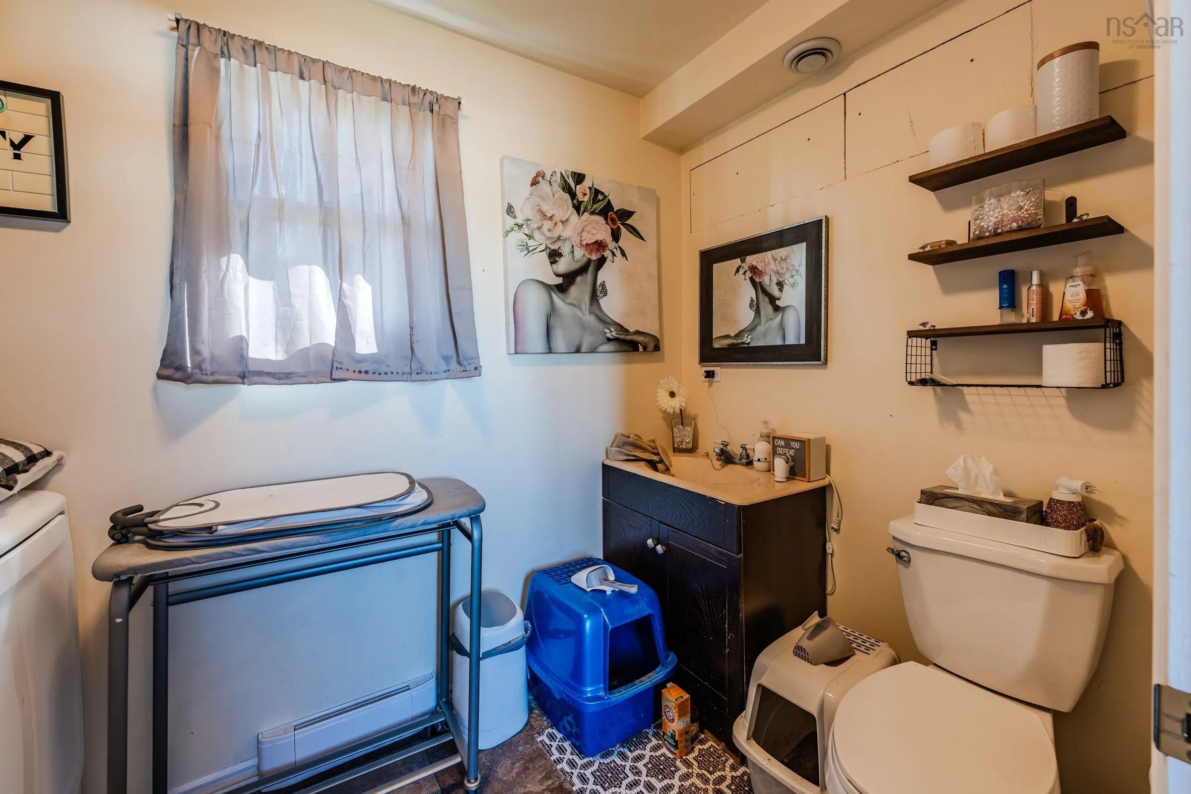 10 Store Street, Yarmouth, NS B5A 2Z2, 3 Bedrooms Bedrooms, ,2 BathroomsBathrooms,Residential,For Sale,Store,202423049