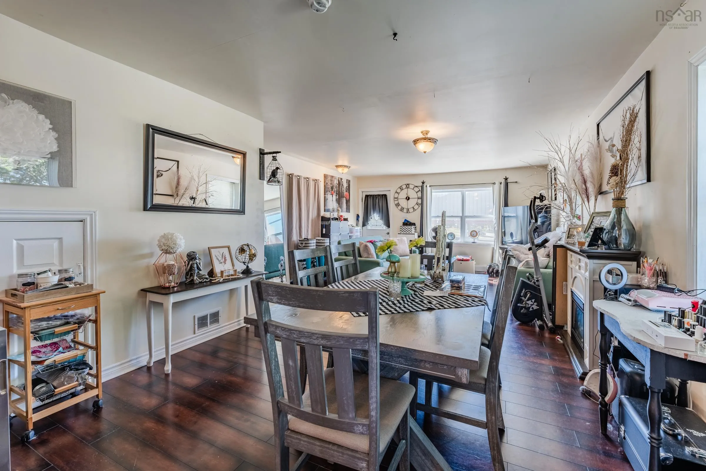 10 Store Street, Yarmouth, NS B5A 2Z2, 3 Bedrooms Bedrooms, ,2 BathroomsBathrooms,Residential,For Sale,Store,202423049