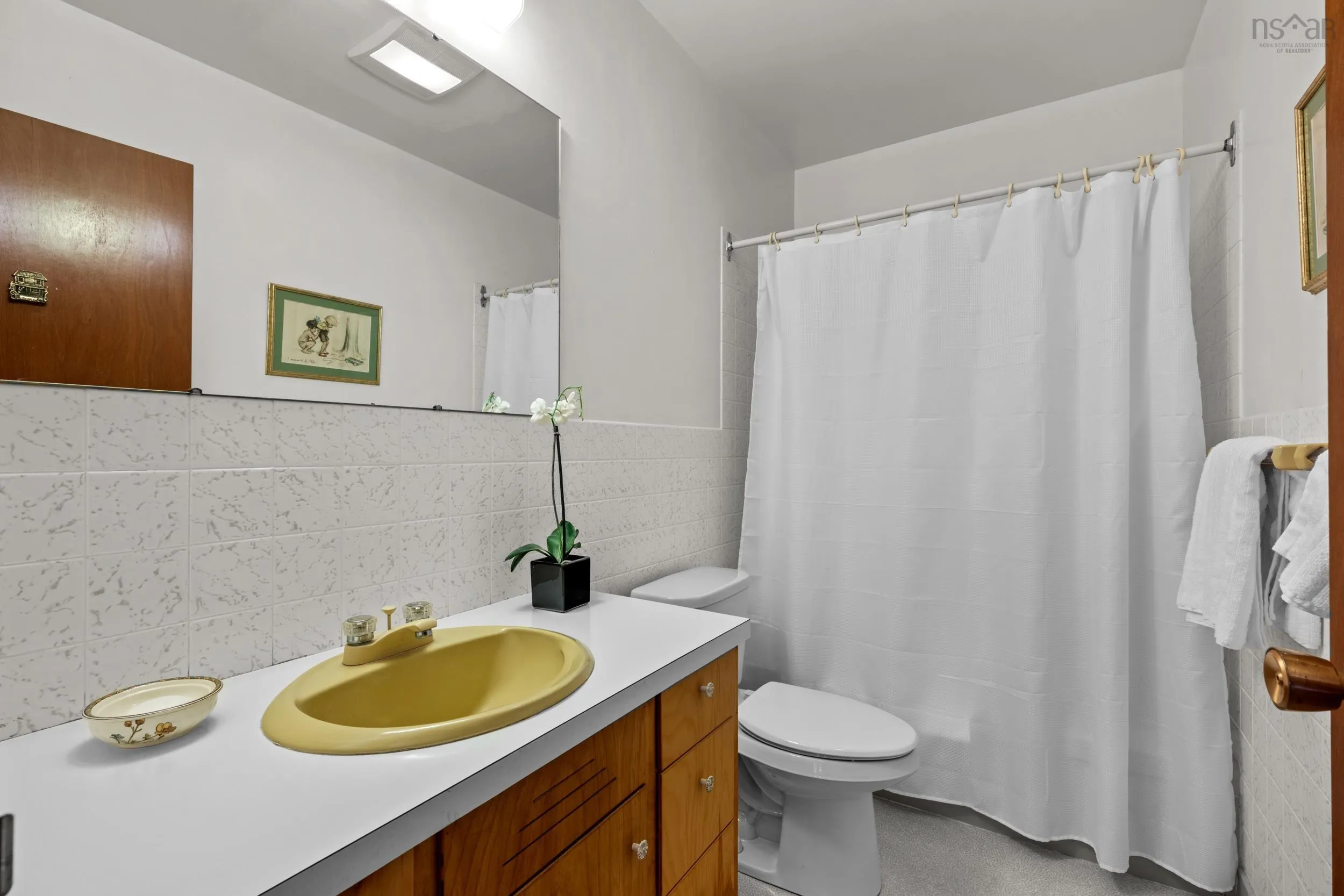 20 Sunnydale Drive, Glen Haven, NS B3Z 2T8, 4 Bedrooms Bedrooms, ,2 BathroomsBathrooms,Residential,For Sale,Sunnydale,202514004