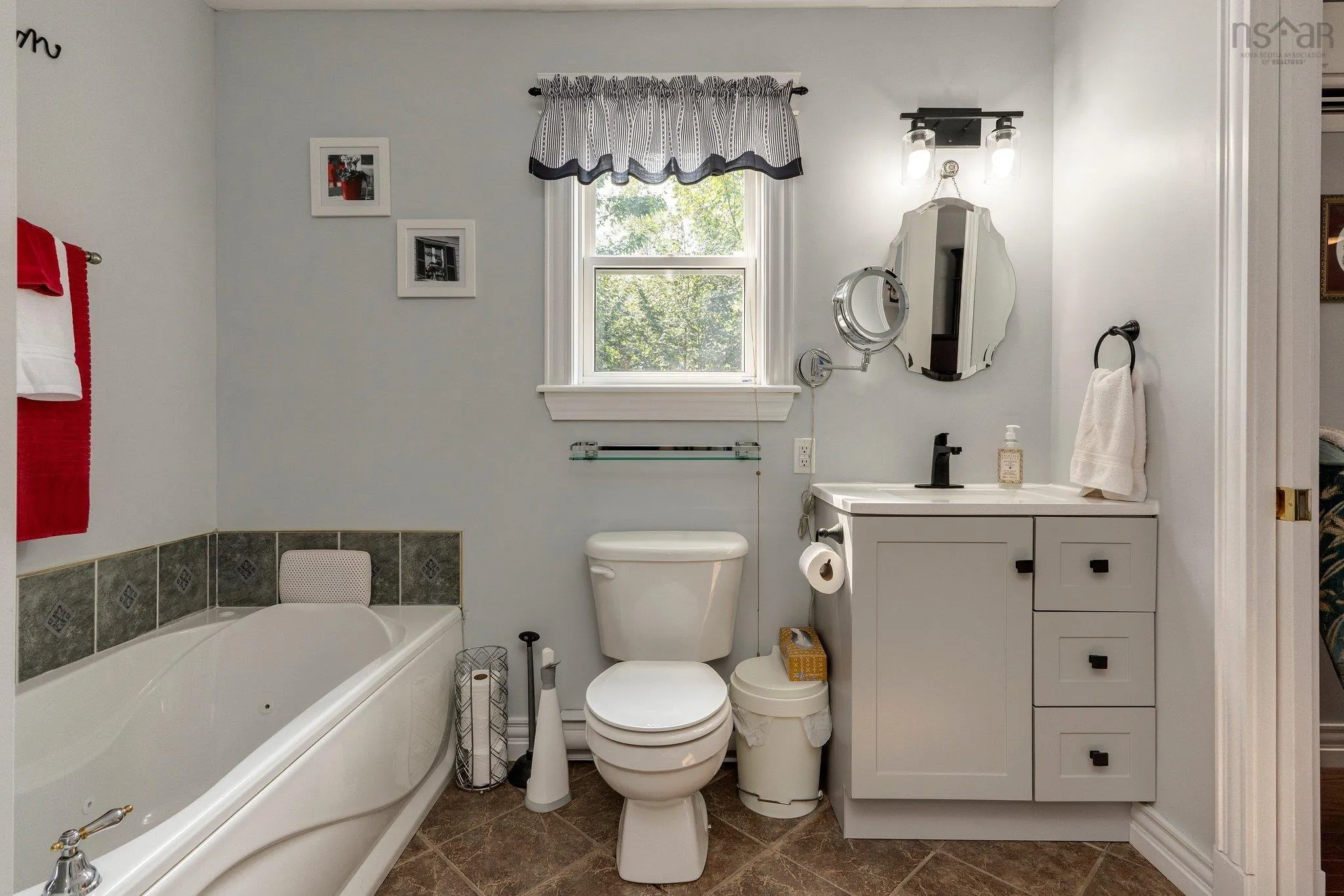 32 Halewood Drive, Falmouth Ns B0p 1l0, 4 Bedrooms Bedrooms, ,4 BathroomsBathrooms,Residential,For Sale,Halewood,202506505