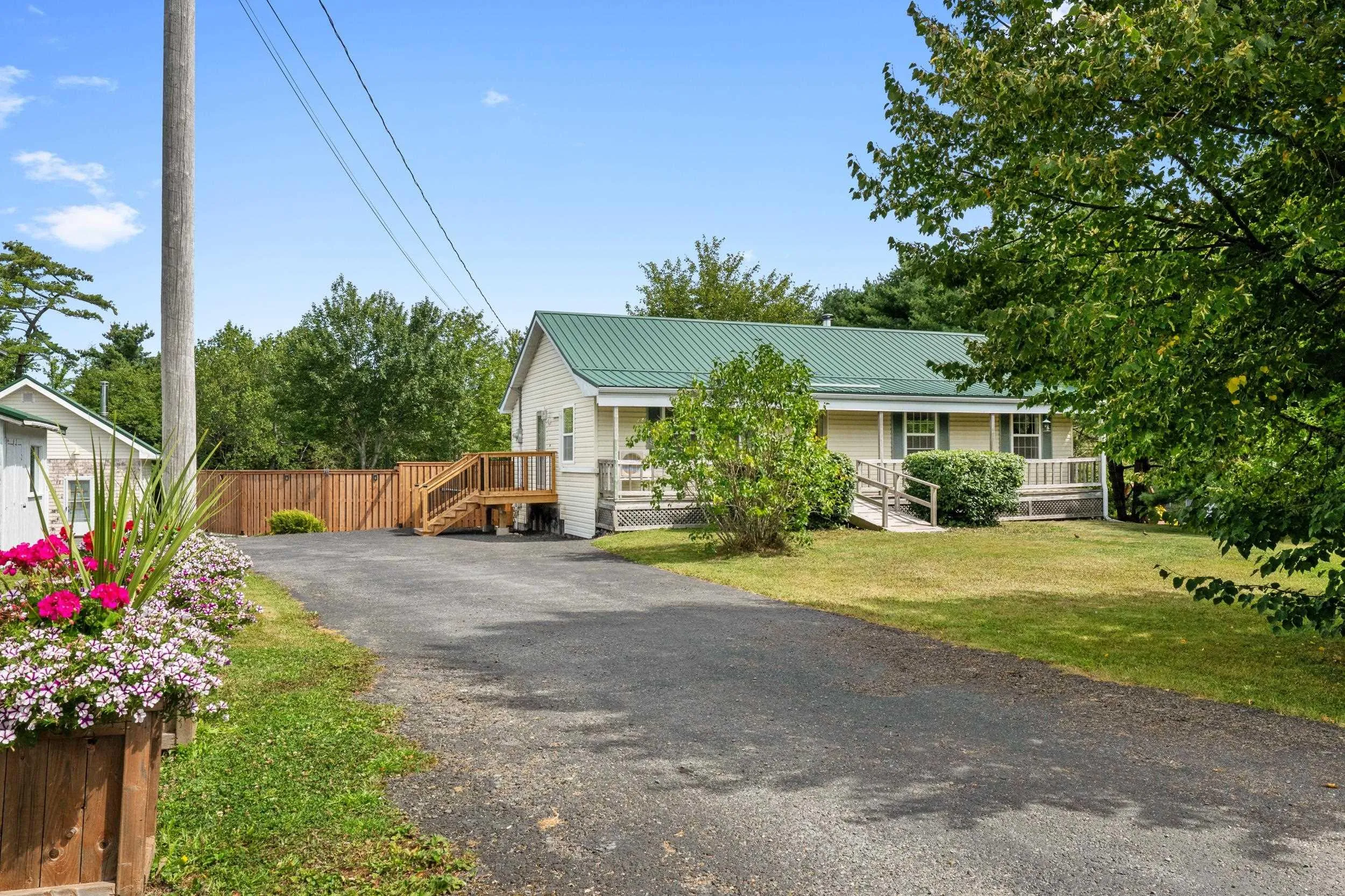 1703 Hammonds Plains Road, Hammonds Plains, NS B4B 1P5, 3 Bedrooms Bedrooms, ,1 BathroomBathrooms,Residential,For Sale,Hammonds Plains,202521377