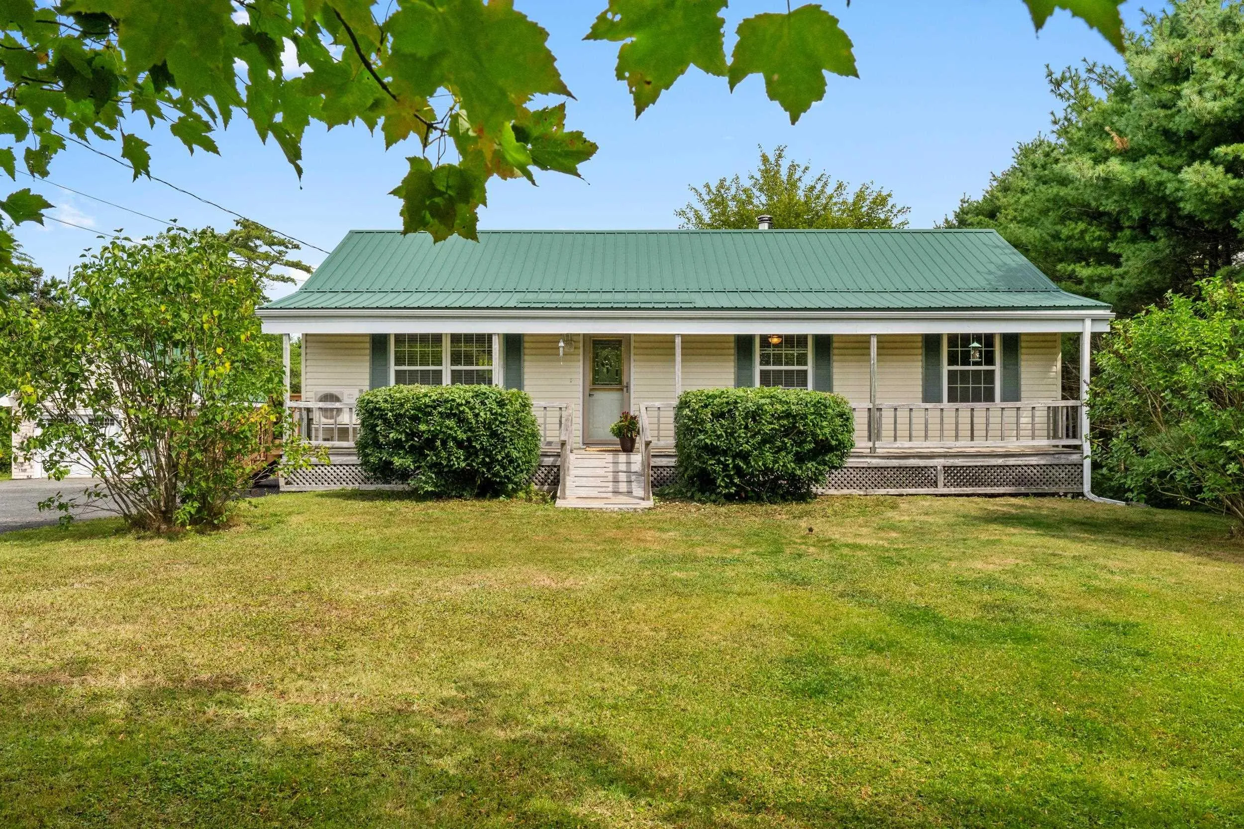 1703 Hammonds Plains Road, Hammonds Plains, NS B4B 1P5, 3 Bedrooms Bedrooms, ,1 BathroomBathrooms,Residential,For Sale,Hammonds Plains,202521377