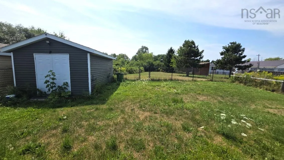 14 Lancaster Avenue, New Glasgow, NS B2H 0A2, 5 Bedrooms Bedrooms, ,2 BathroomsBathrooms,Residential,For Sale,Lancaster,202520347