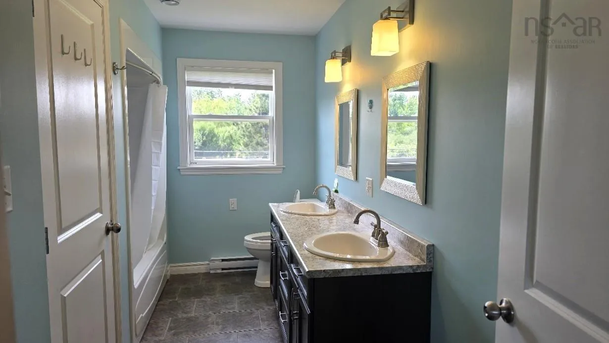 14 Lancaster Avenue, New Glasgow, NS B2H 0A2, 5 Bedrooms Bedrooms, ,2 BathroomsBathrooms,Residential,For Sale,Lancaster,202520347