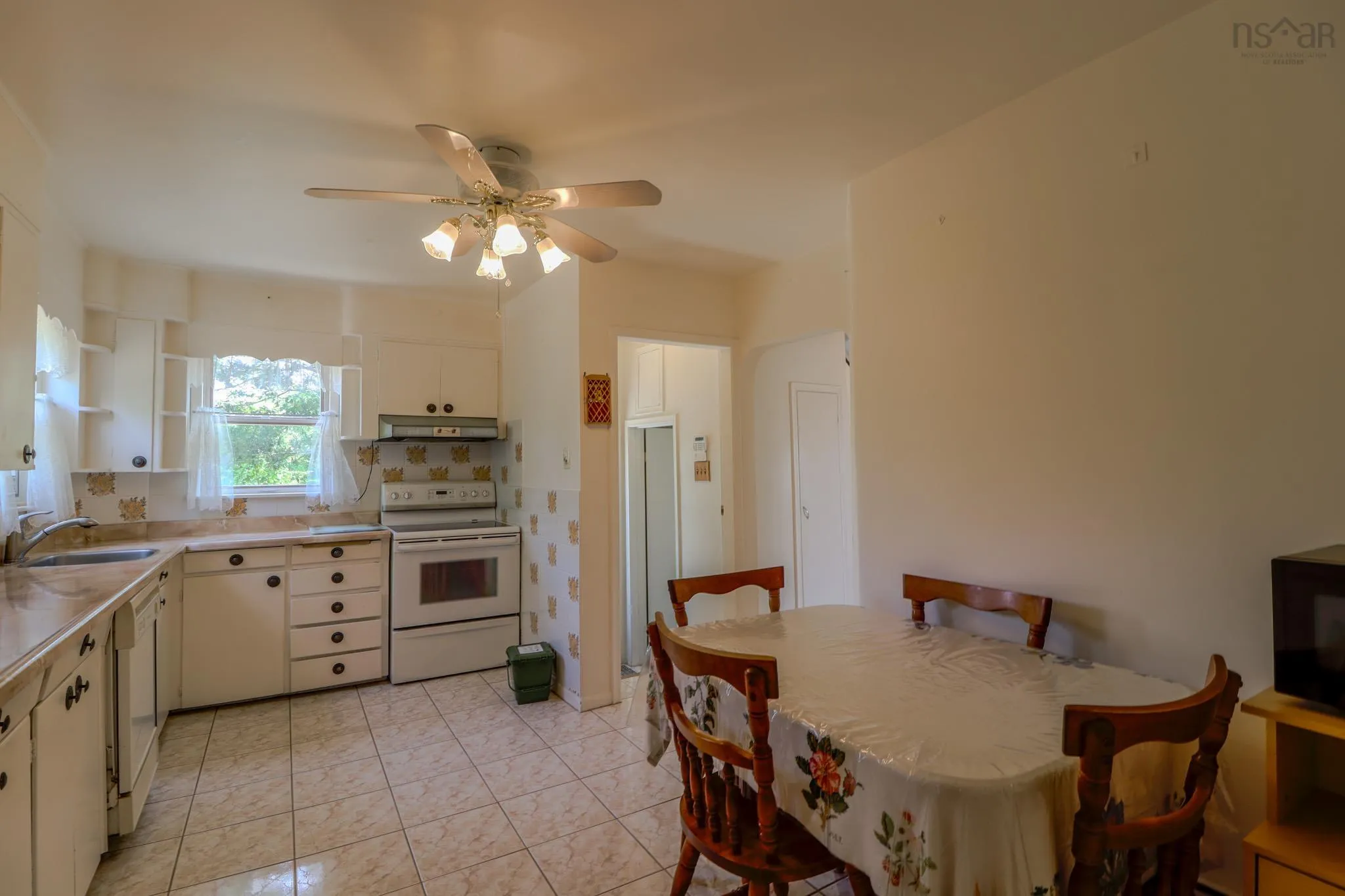 39 Elmwood Avenue, Sydney, NS B1N 2J2, 4 Bedrooms Bedrooms, ,2 BathroomsBathrooms,Residential,For Sale,Elmwood,202521360