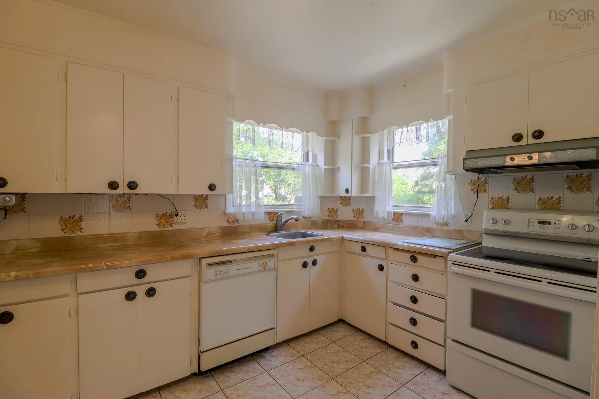 39 Elmwood Avenue, Sydney, NS B1N 2J2, 4 Bedrooms Bedrooms, ,2 BathroomsBathrooms,Residential,For Sale,Elmwood,202521360