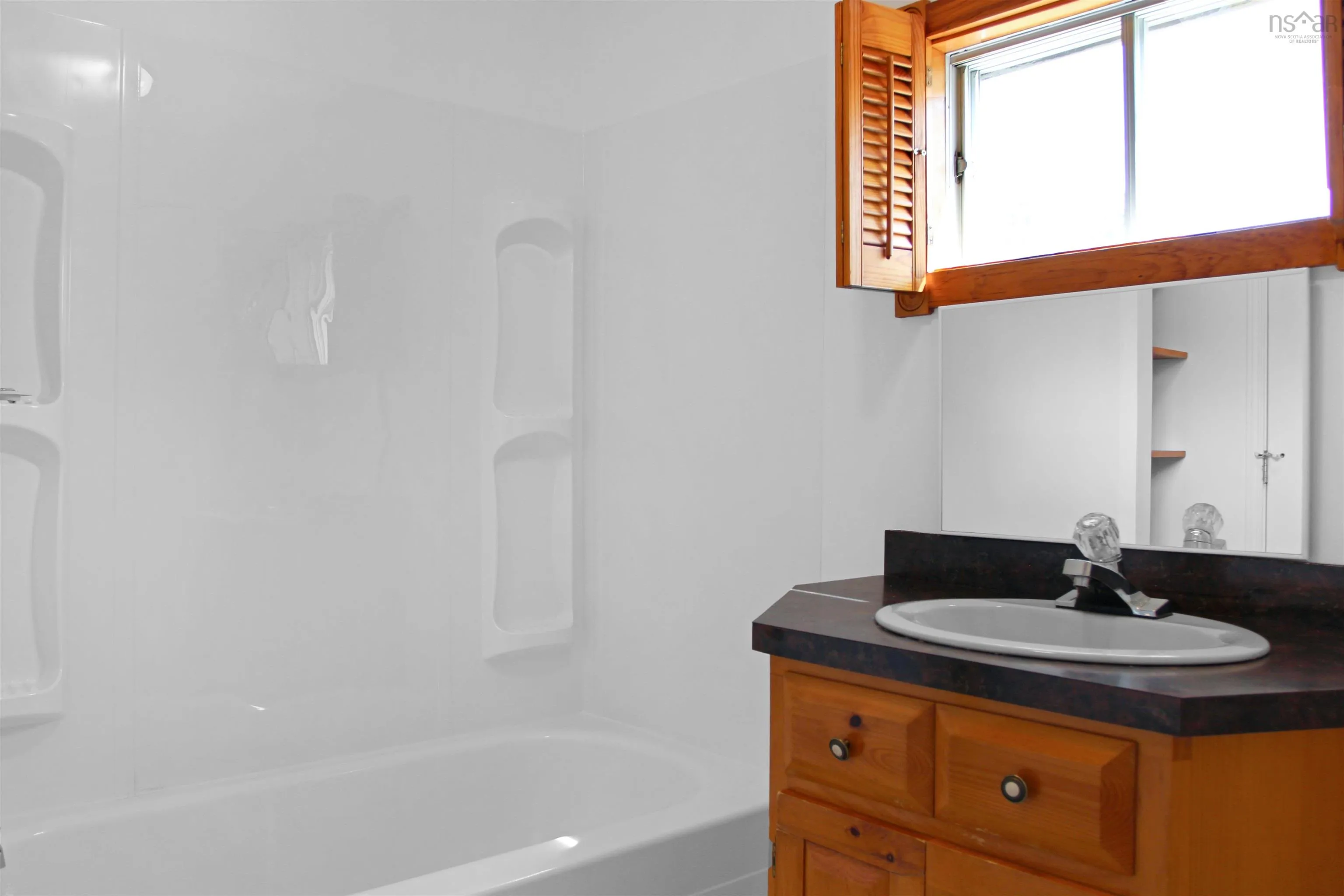 10319 Highway 1, Paradise, NS B0S 1R0, 3 Bedrooms Bedrooms, ,1 BathroomBathrooms,Residential,For Sale,Highway 1,202519989