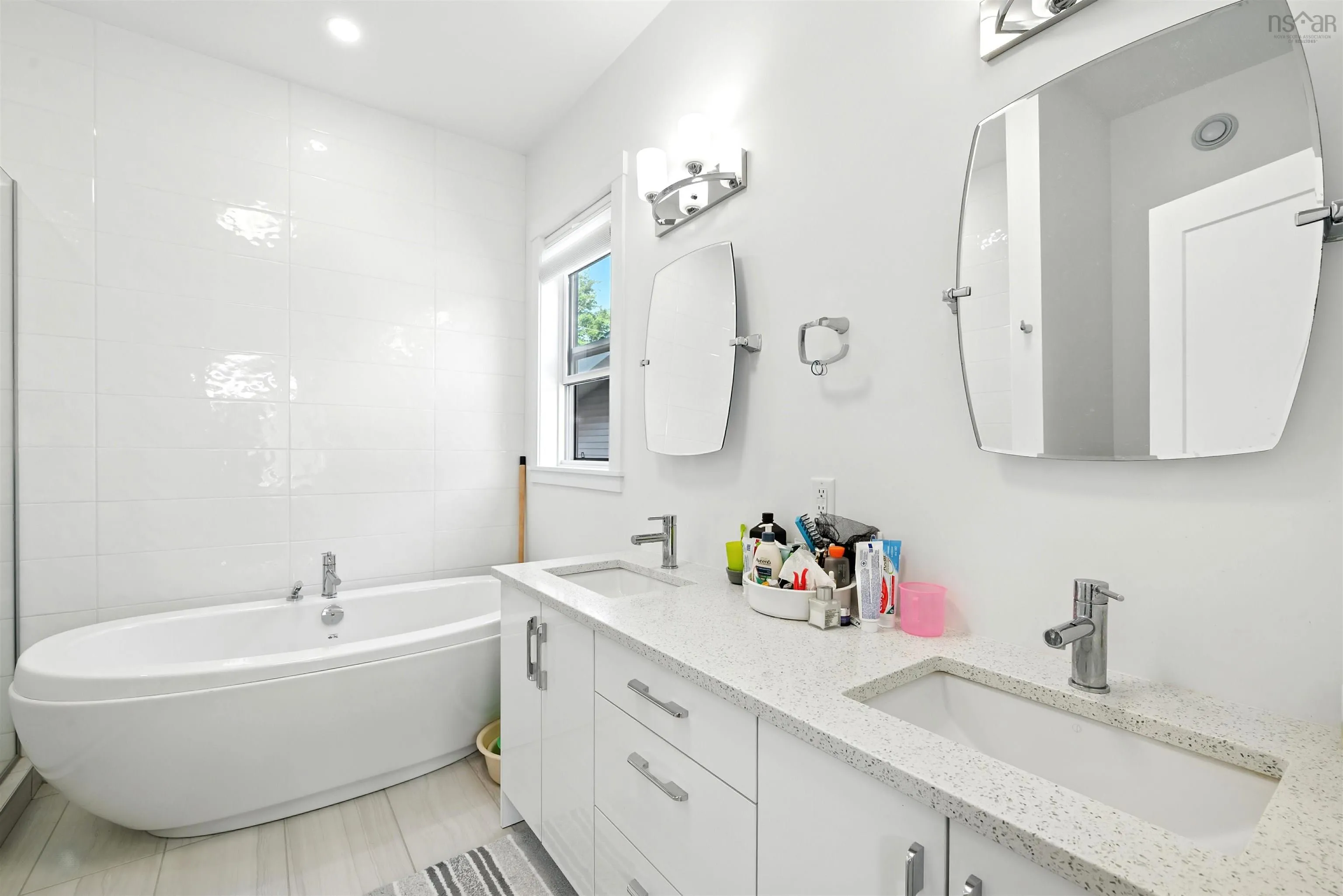 20 Bradford Place, Bedford, NS B4B 0R6, 4 Bedrooms Bedrooms, ,4 BathroomsBathrooms,Residential,For Sale,Bradford,202518780