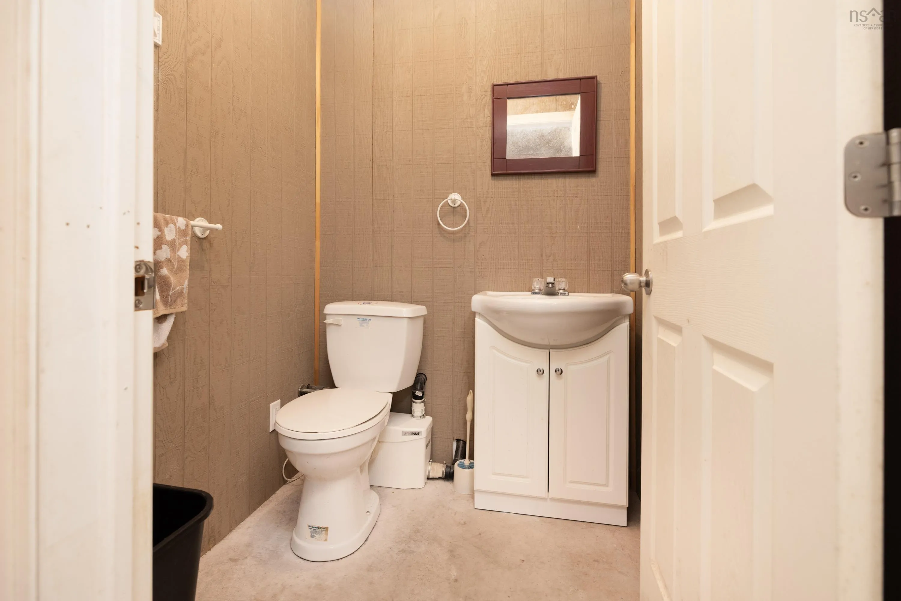 2210 Shore Road, Eastern Passage Ns B3g 1h6, 4 Bedrooms Bedrooms, ,4 BathroomsBathrooms,Residential,For Sale,Shore,202505247