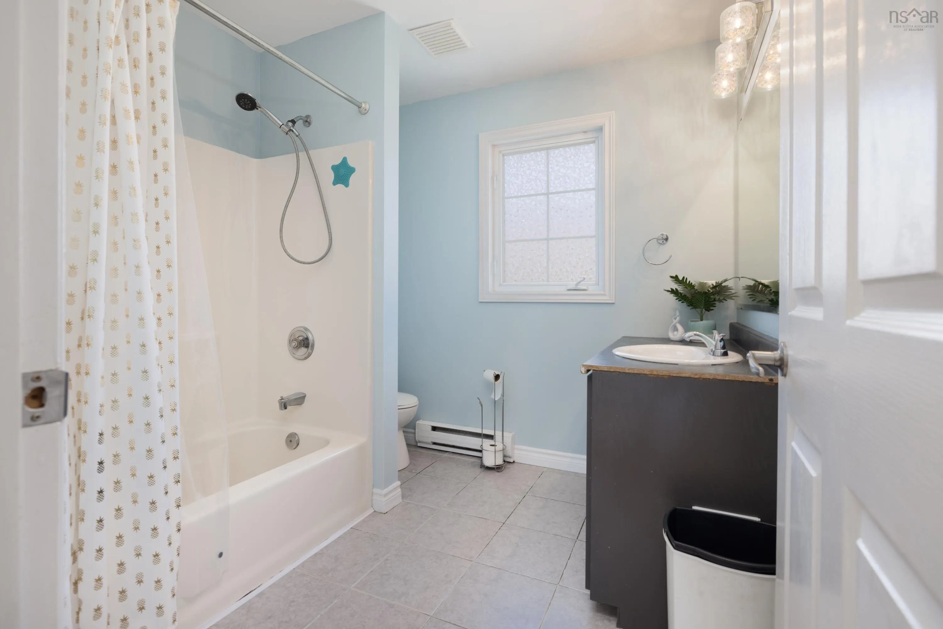 2210 Shore Road, Eastern Passage Ns B3g 1h6, 4 Bedrooms Bedrooms, ,4 BathroomsBathrooms,Residential,For Sale,Shore,202505247