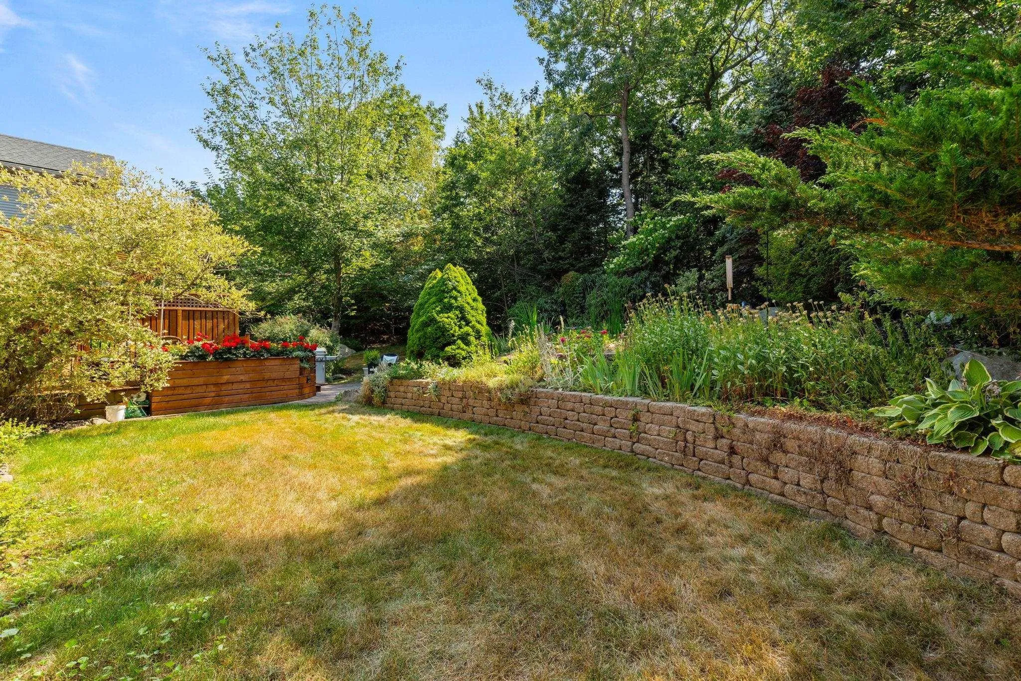 124 Lakeshore Park Terrace, Dartmouth, NS B3A 4Z4, 4 Bedrooms Bedrooms, ,3 BathroomsBathrooms,Residential,For Sale,Lakeshore Park,202520593