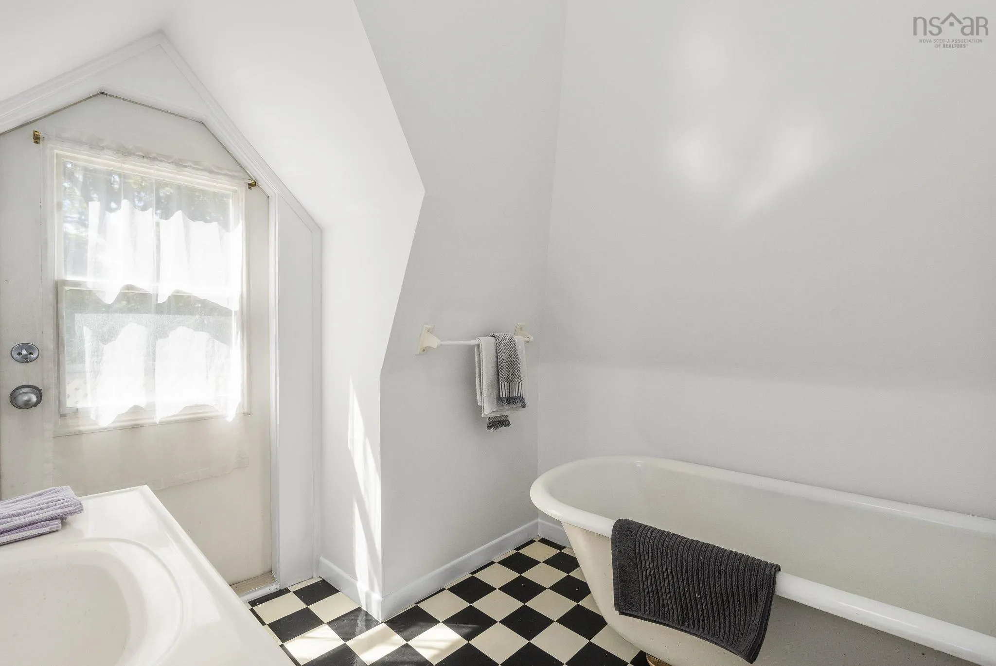2138 Brunswick Street, Halifax, NS B3K 2Y8, 4 Bedrooms Bedrooms, ,3 BathroomsBathrooms,Residential,For Sale,Brunswick,202522091