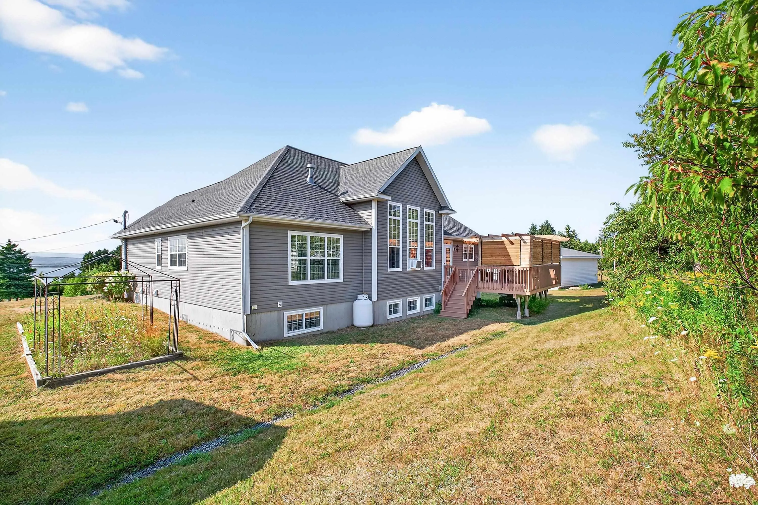 22 Helens Avenue, Georges River, NS B1Y 3G4, 4 Bedrooms Bedrooms, ,3 BathroomsBathrooms,Residential,For Sale,Helens Avenue,202520967