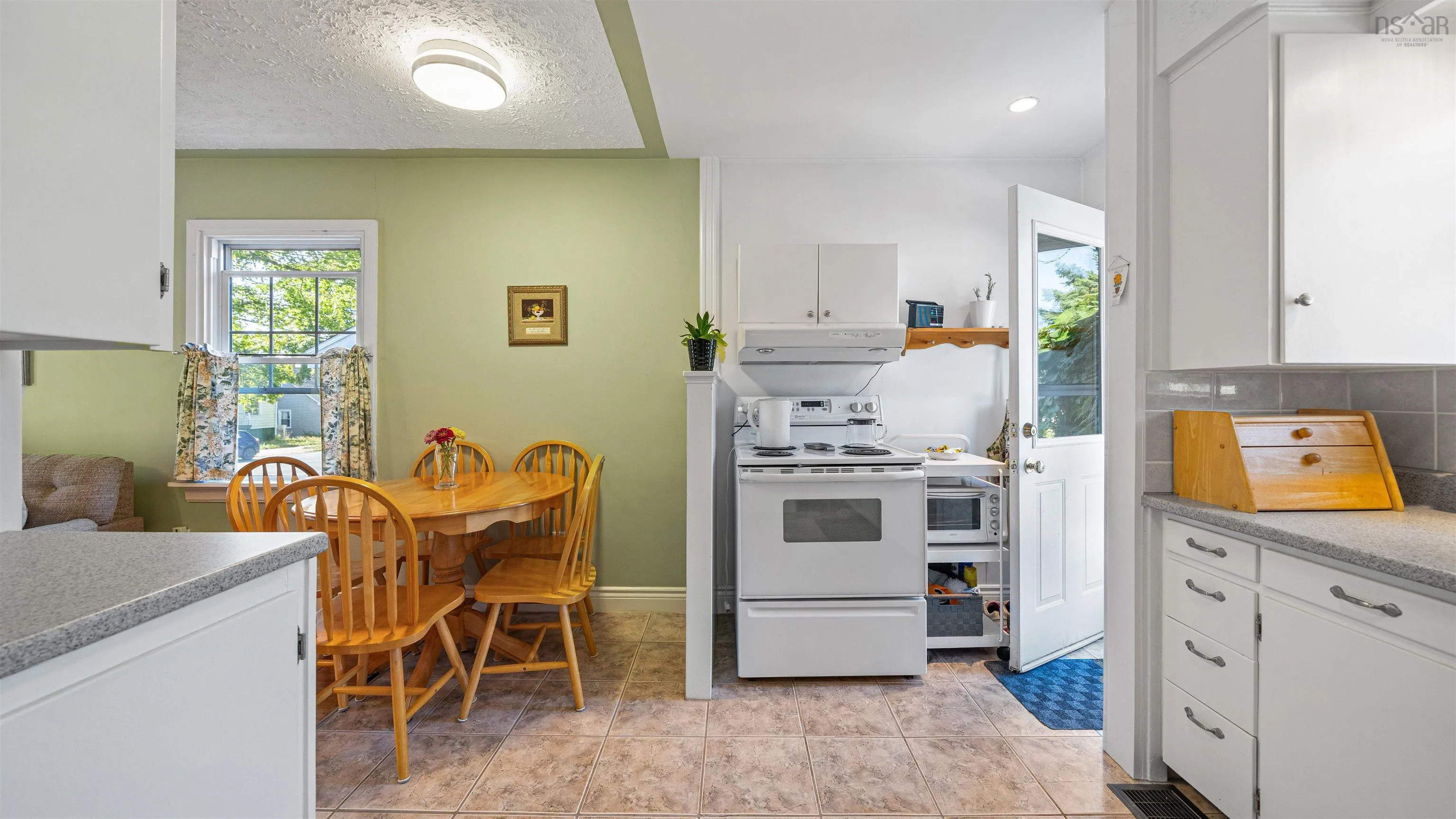 35 Symonds Street, Dartmouth, NS B3A 3L4, 3 Bedrooms Bedrooms, ,1 BathroomBathrooms,Residential,For Sale,Symonds,202523803