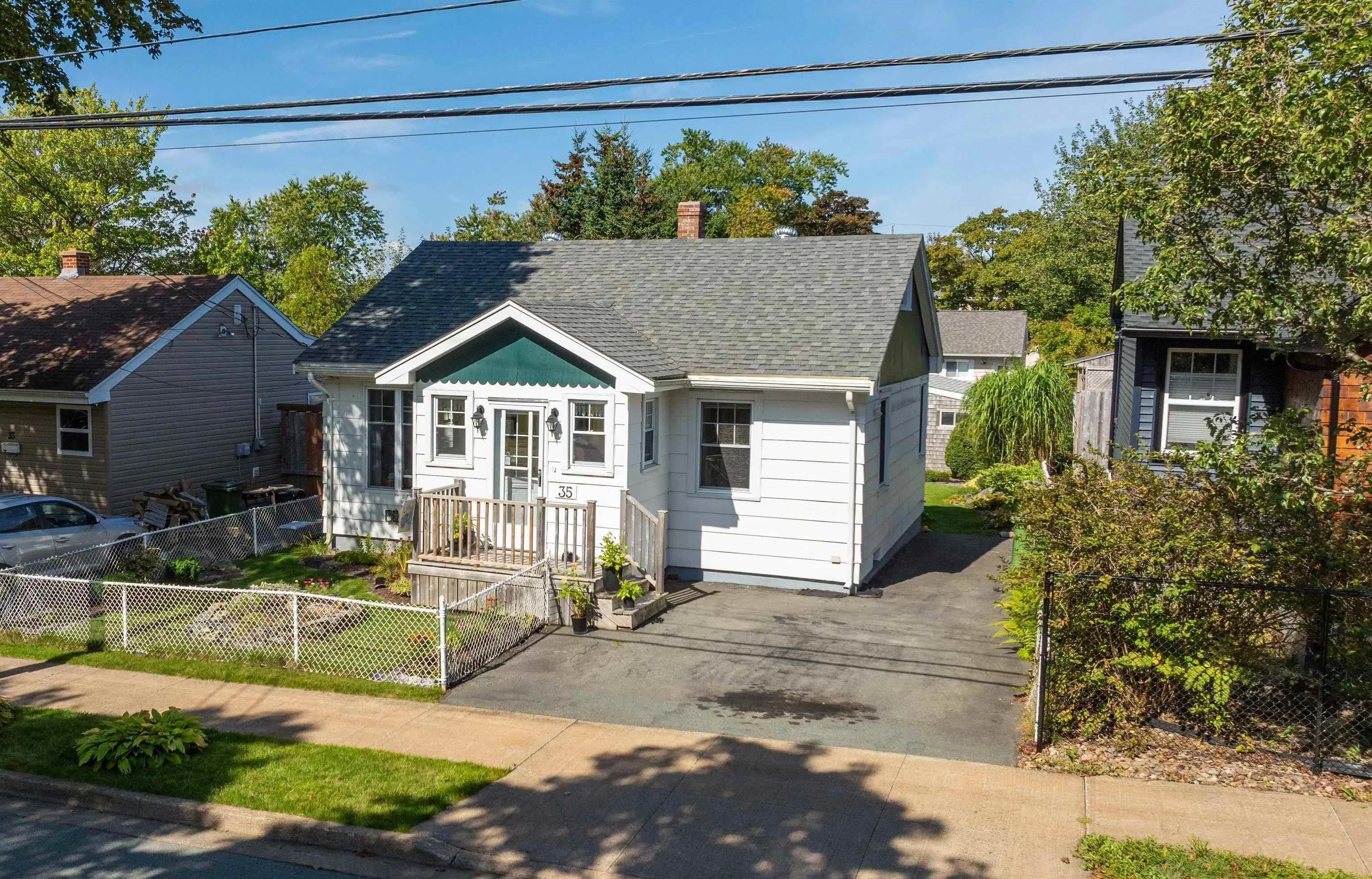 35 Symonds Street, Dartmouth, NS B3A 3L4, 3 Bedrooms Bedrooms, ,1 BathroomBathrooms,Residential,For Sale,Symonds,202523803