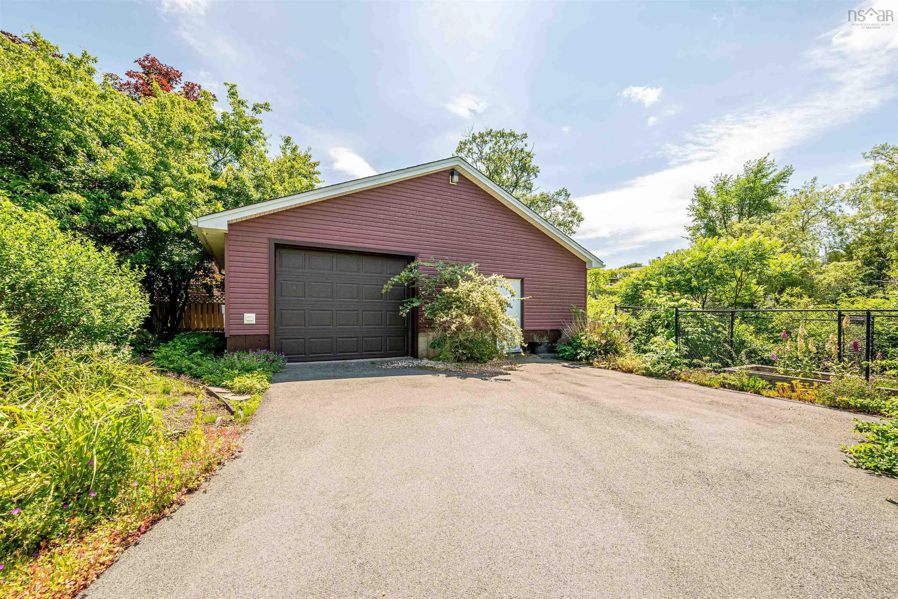 3319 Highway 2, Fall River, NS B2T 1J2, 3 Bedrooms Bedrooms, ,4 BathroomsBathrooms,Residential,For Sale,Highway 2,202518572