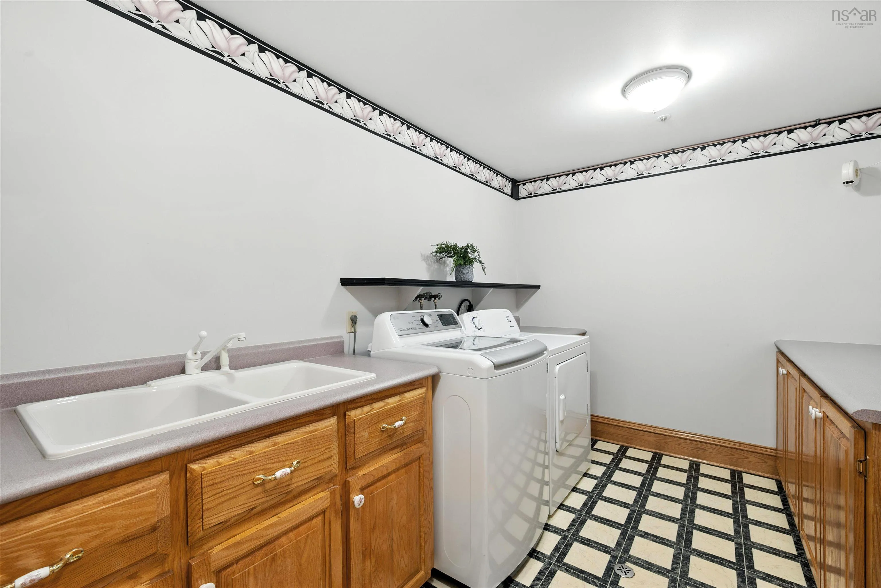 3319 Highway 2, Fall River, NS B2T 1J2, 3 Bedrooms Bedrooms, ,4 BathroomsBathrooms,Residential,For Sale,Highway 2,202518572