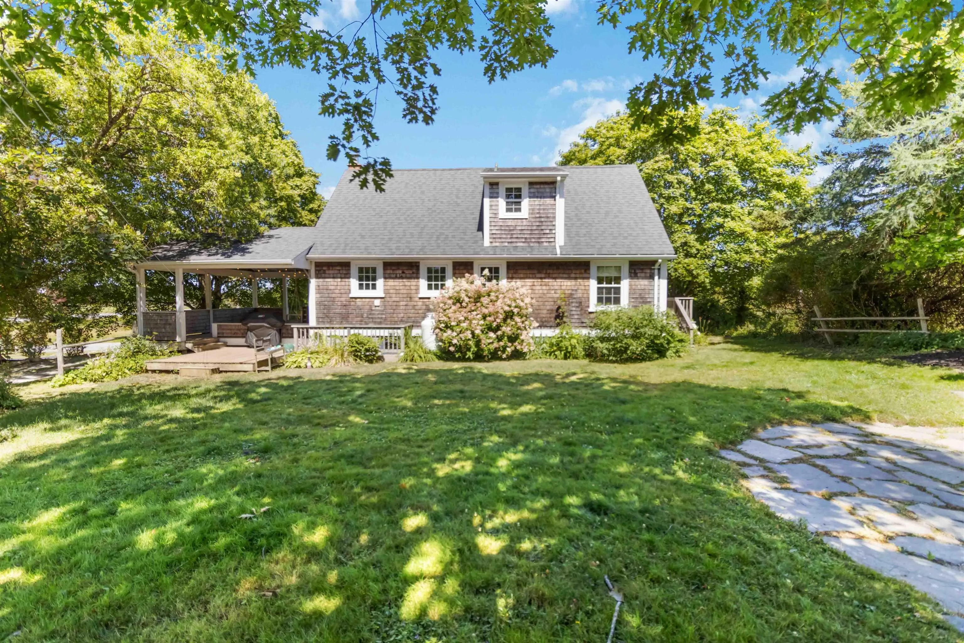 385 Green Street, Lunenburg, NS B0J 2C0, 2 Bedrooms Bedrooms, ,3 BathroomsBathrooms,Residential,For Sale,Green,202520096