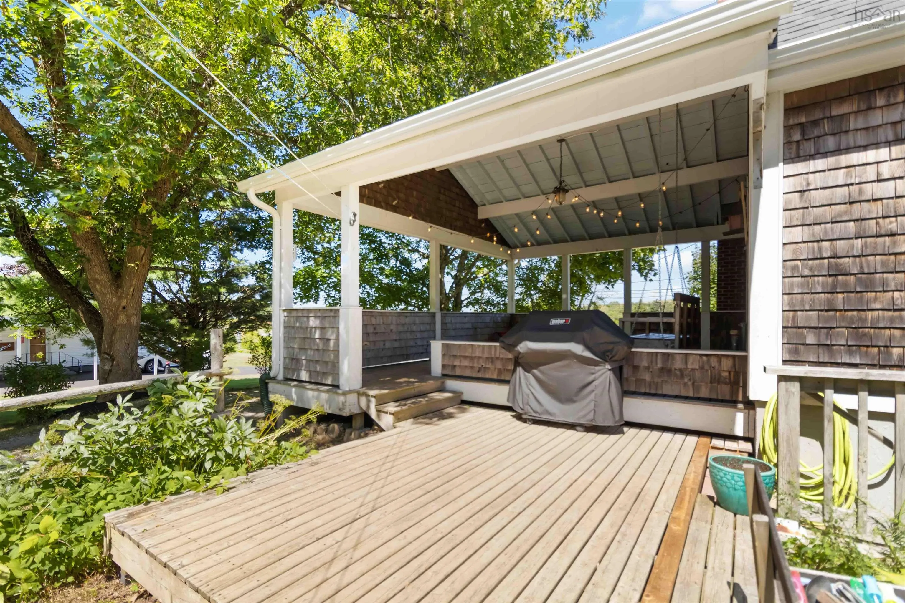 385 Green Street, Lunenburg, NS B0J 2C0, 2 Bedrooms Bedrooms, ,3 BathroomsBathrooms,Residential,For Sale,Green,202520096