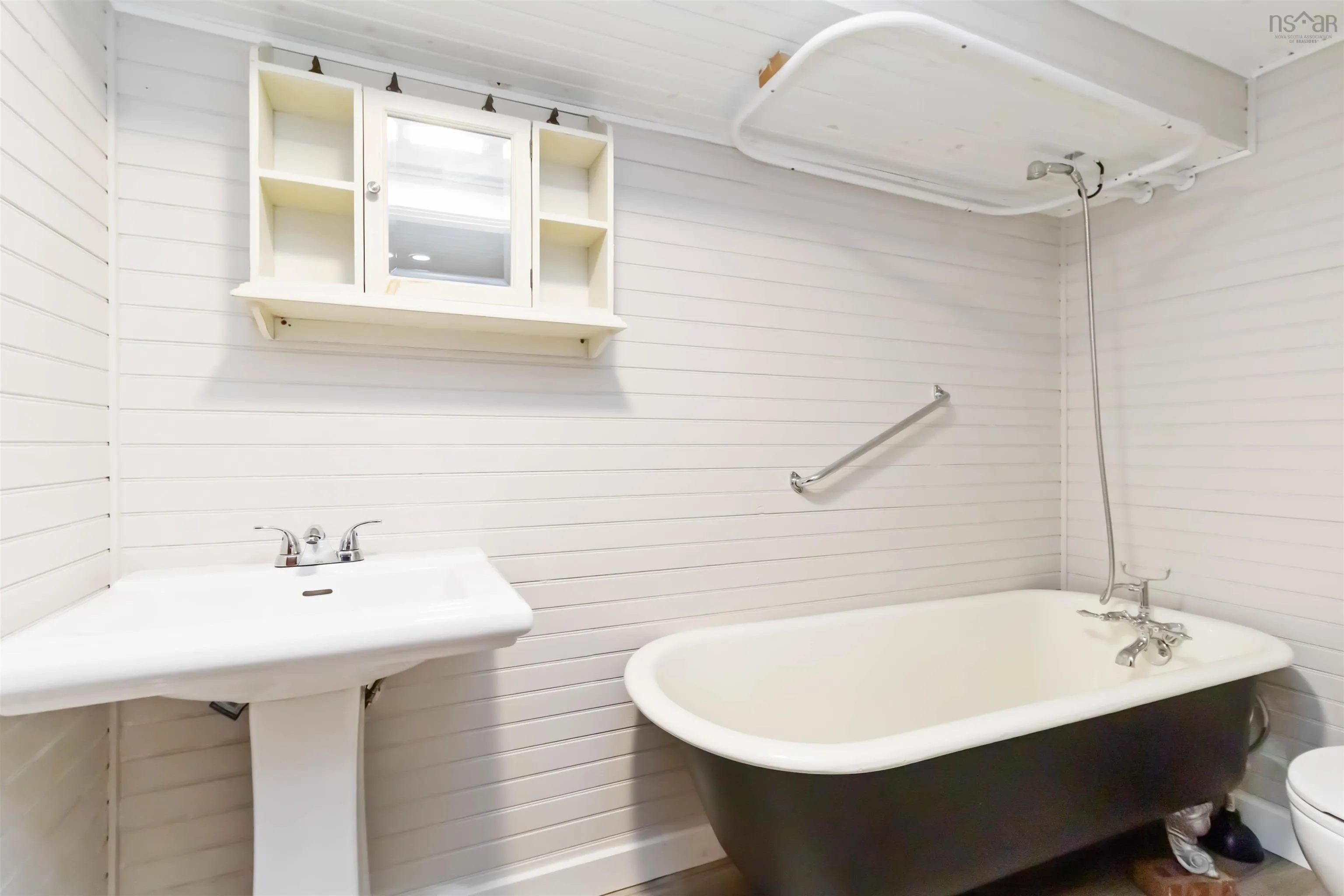 385 Green Street, Lunenburg, NS B0J 2C0, 2 Bedrooms Bedrooms, ,3 BathroomsBathrooms,Residential,For Sale,Green,202520096