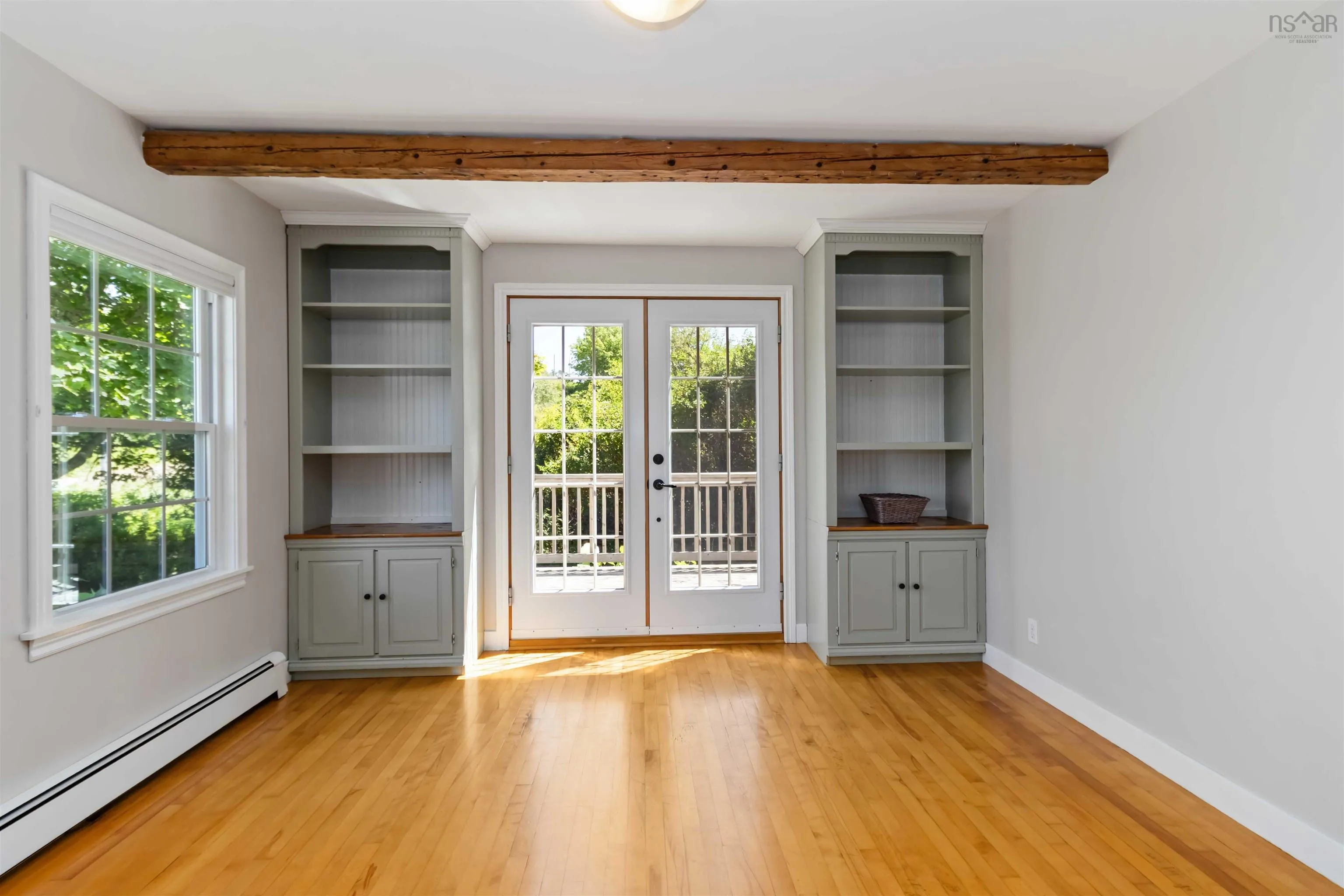385 Green Street, Lunenburg, NS B0J 2C0, 2 Bedrooms Bedrooms, ,3 BathroomsBathrooms,Residential,For Sale,Green,202520096