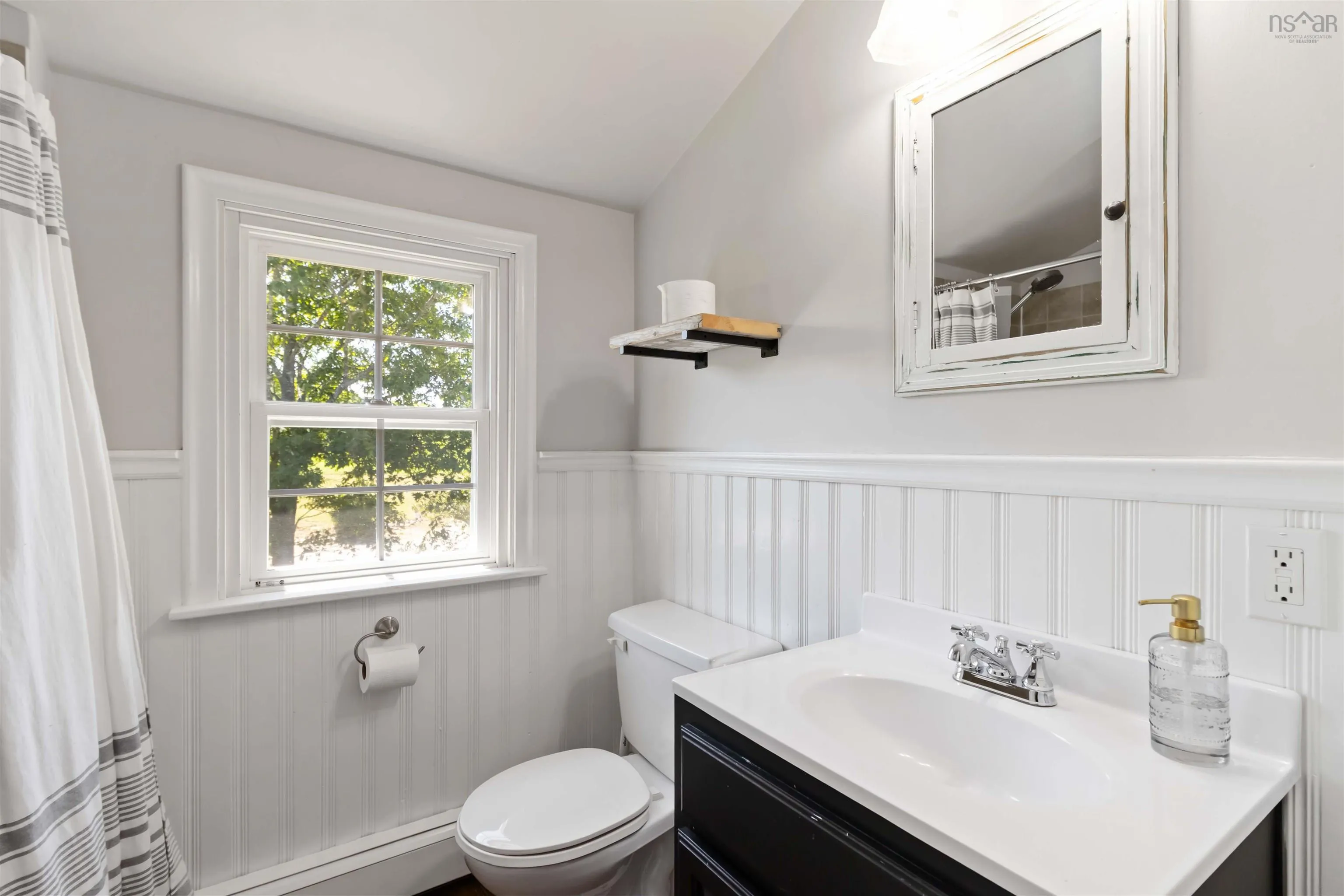 385 Green Street, Lunenburg, NS B0J 2C0, 2 Bedrooms Bedrooms, ,3 BathroomsBathrooms,Residential,For Sale,Green,202520096