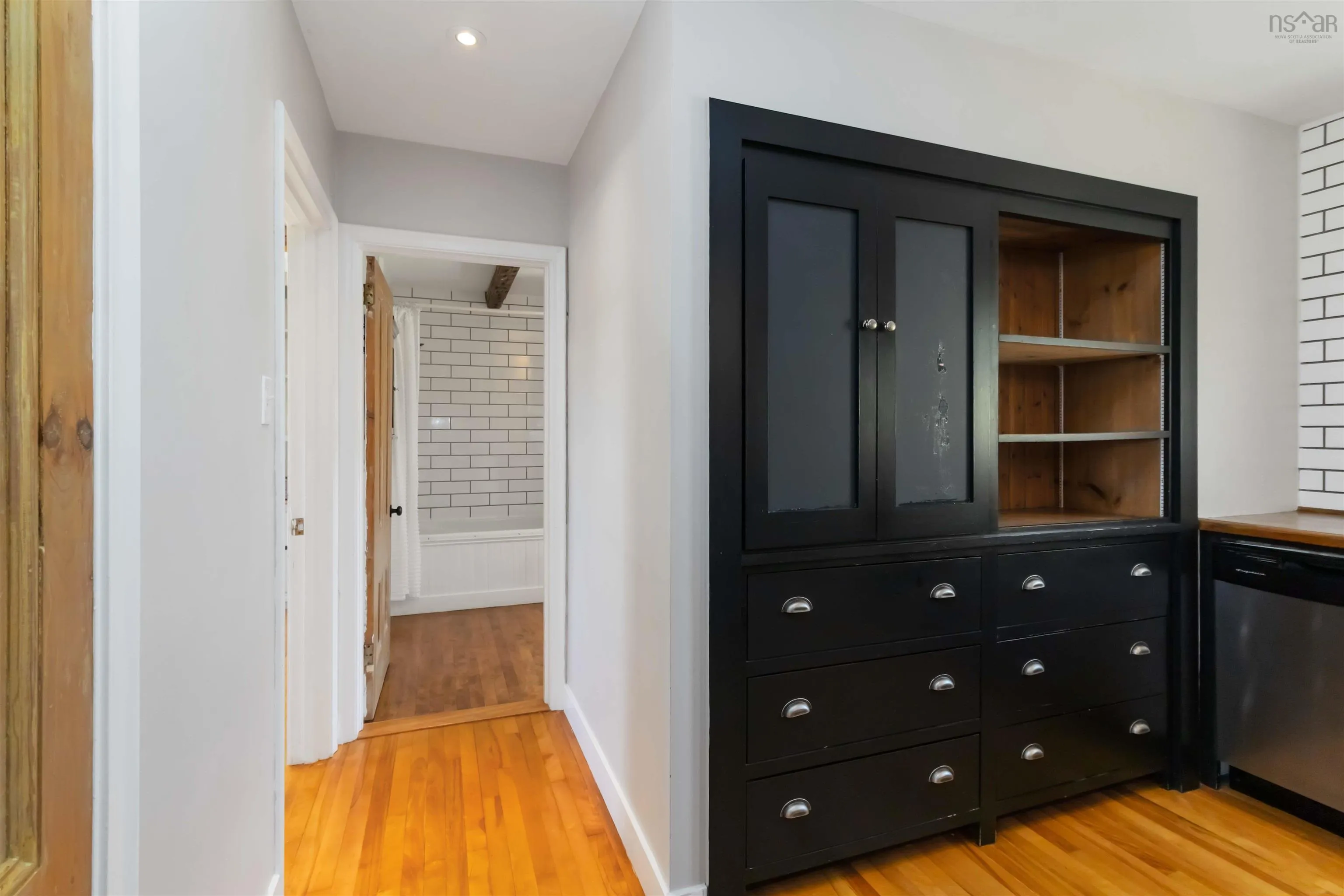 385 Green Street, Lunenburg, NS B0J 2C0, 2 Bedrooms Bedrooms, ,3 BathroomsBathrooms,Residential,For Sale,Green,202520096