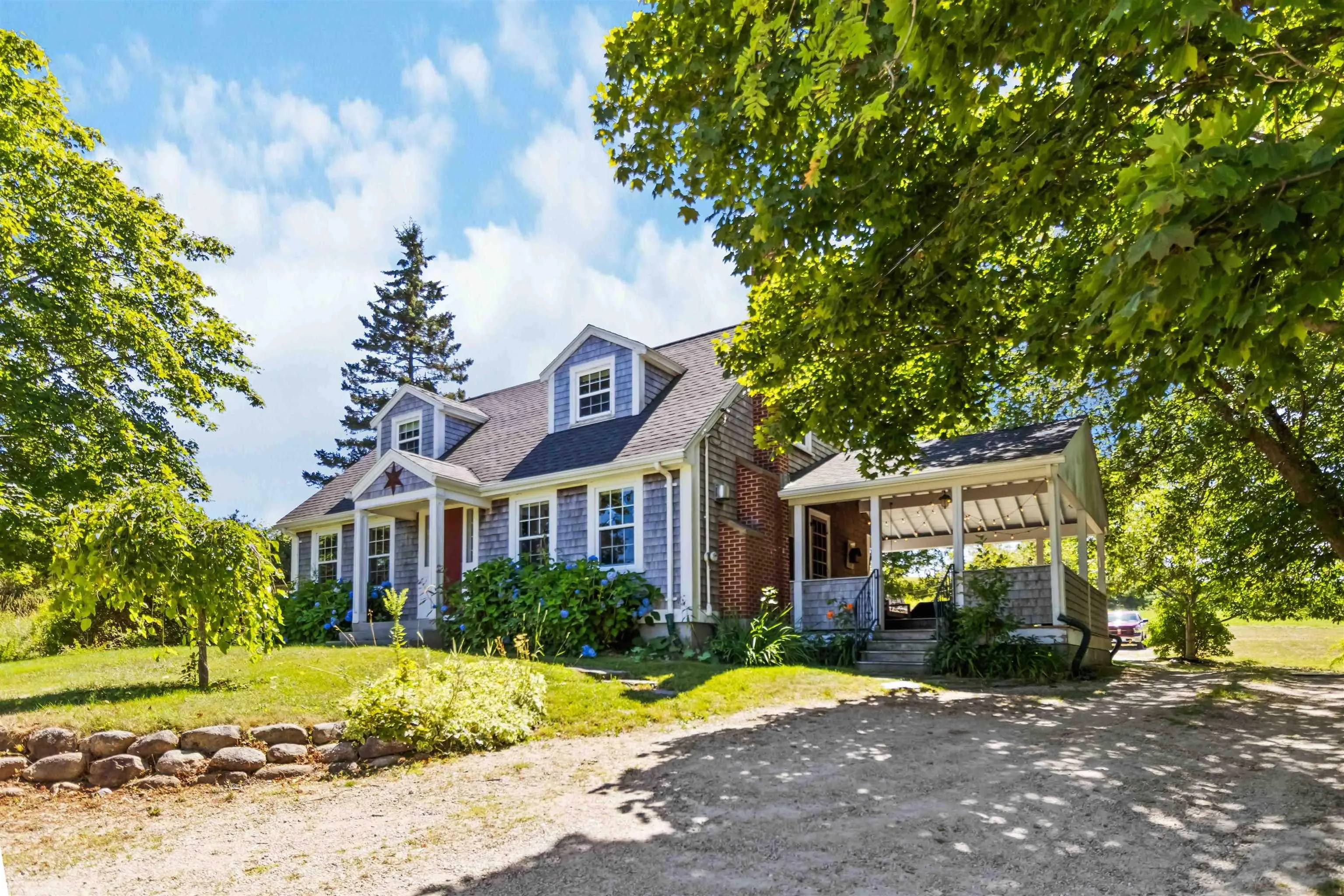 385 Green Street, Lunenburg, NS B0J 2C0, 2 Bedrooms Bedrooms, ,3 BathroomsBathrooms,Residential,For Sale,Green,202520096