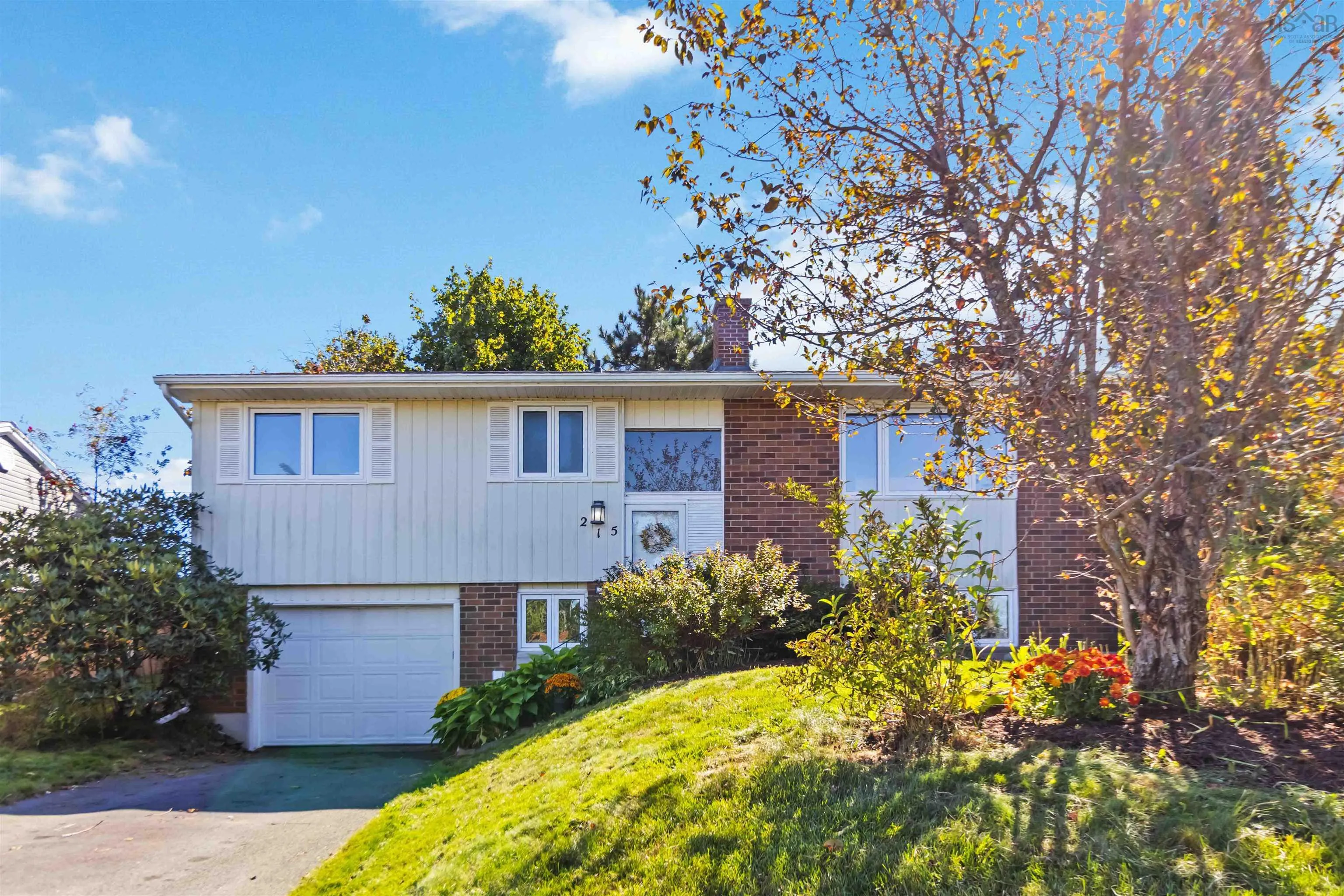 215 Colby Drive, Colby Village, NS B2V 1K2, 4 Bedrooms Bedrooms, ,2 BathroomsBathrooms,Residential,For Sale,Colby,202523315