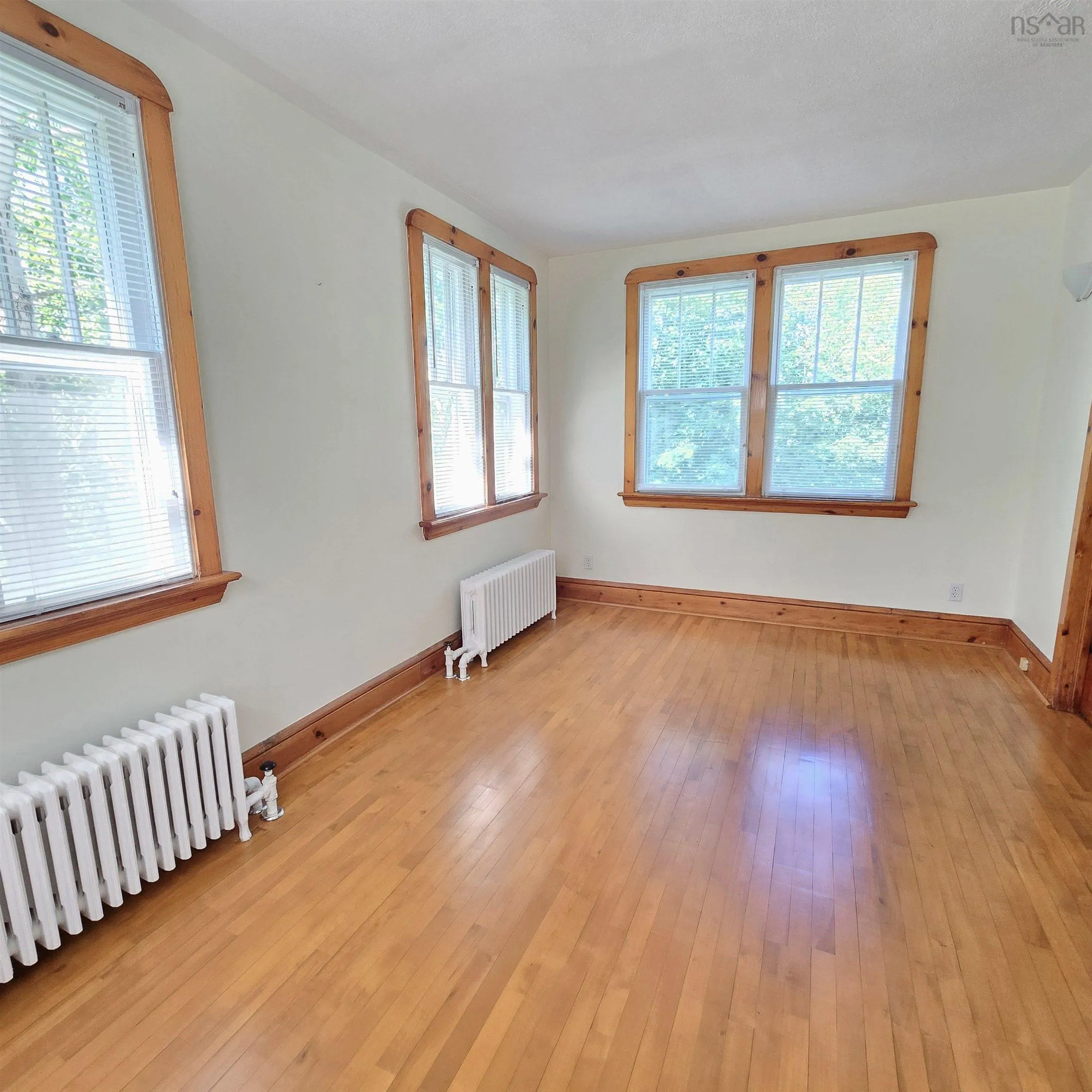 142 Shandwick Street, Sydney, NS B1P 4V6, 5 Bedrooms Bedrooms, ,3 BathroomsBathrooms,Residential,For Sale,Shandwick,202520651
