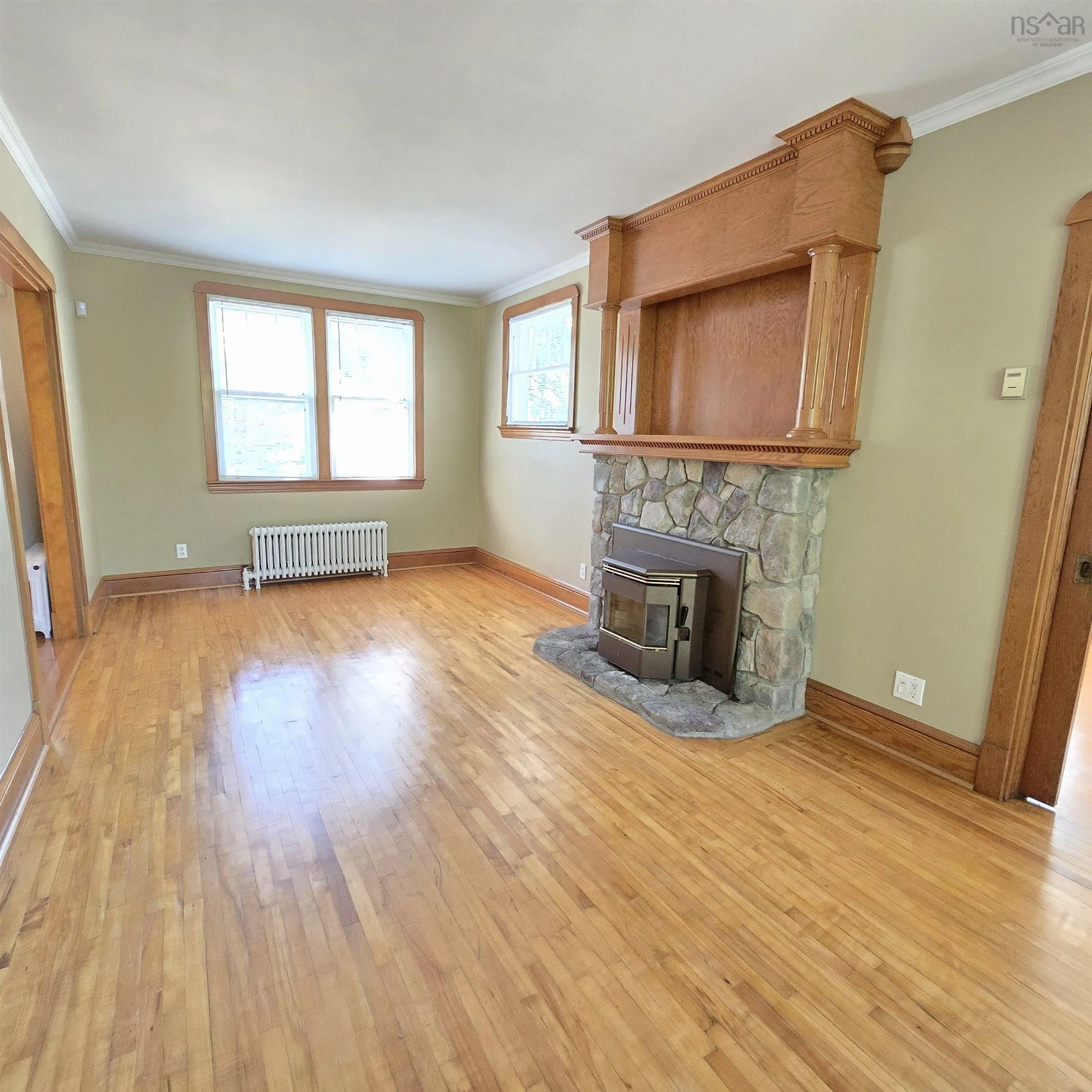 142 Shandwick Street, Sydney, NS B1P 4V6, 5 Bedrooms Bedrooms, ,3 BathroomsBathrooms,Residential,For Sale,Shandwick,202520651