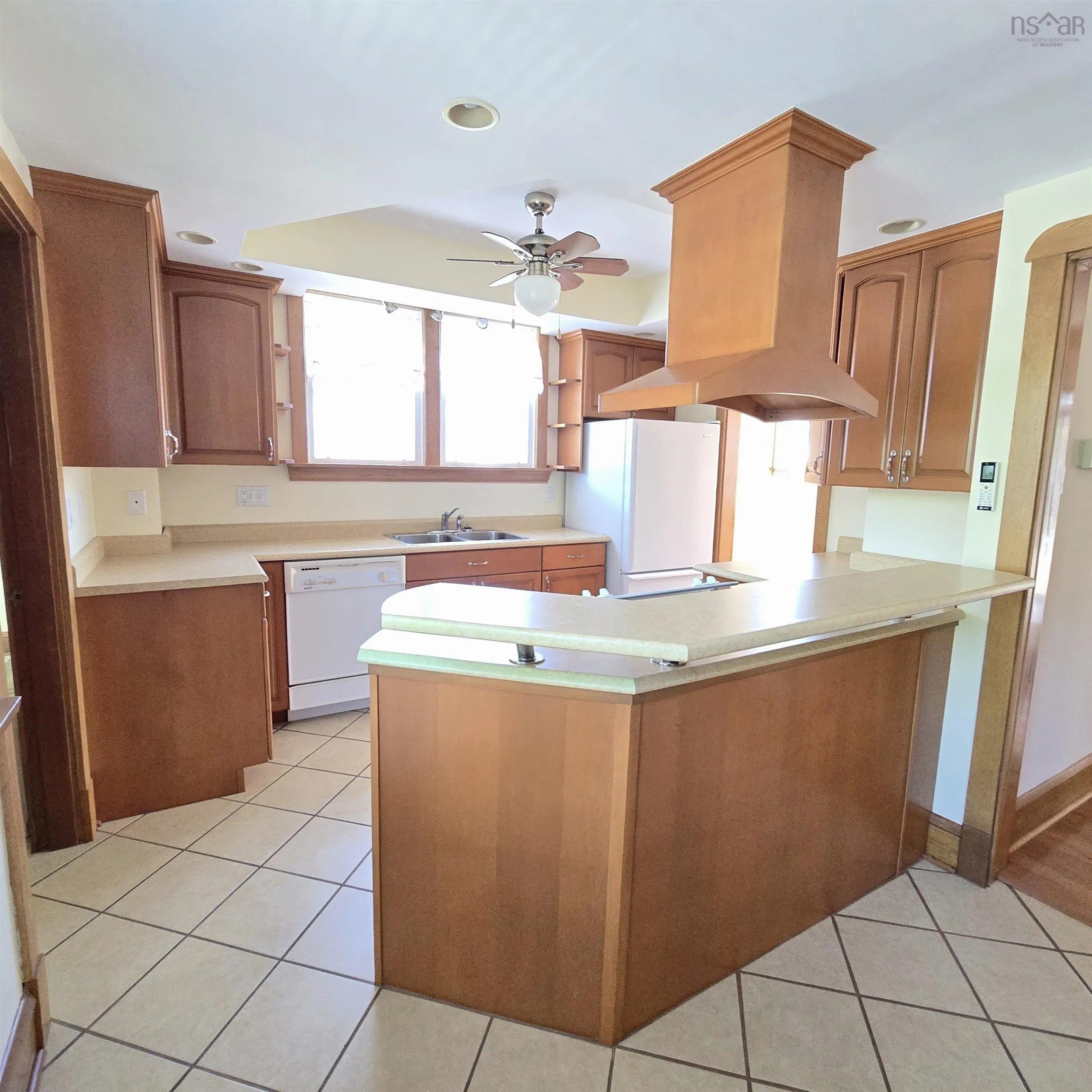 142 Shandwick Street, Sydney, NS B1P 4V6, 5 Bedrooms Bedrooms, ,3 BathroomsBathrooms,Residential,For Sale,Shandwick,202520651