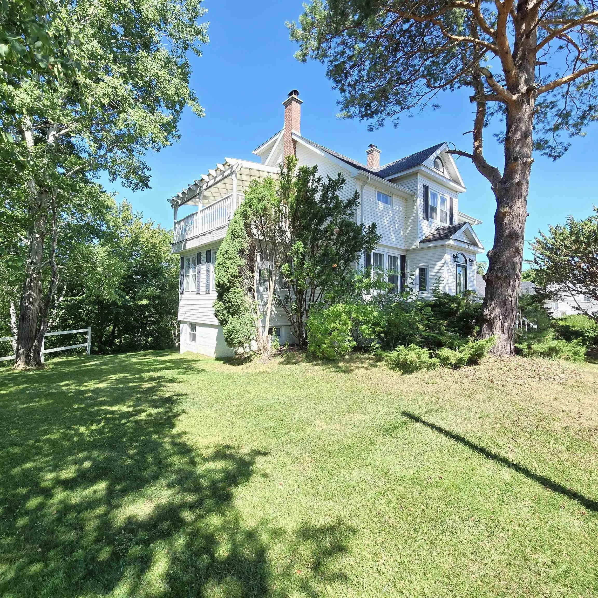 142 Shandwick Street, Sydney, NS B1P 4V6, 5 Bedrooms Bedrooms, ,3 BathroomsBathrooms,Residential,For Sale,Shandwick,202520651