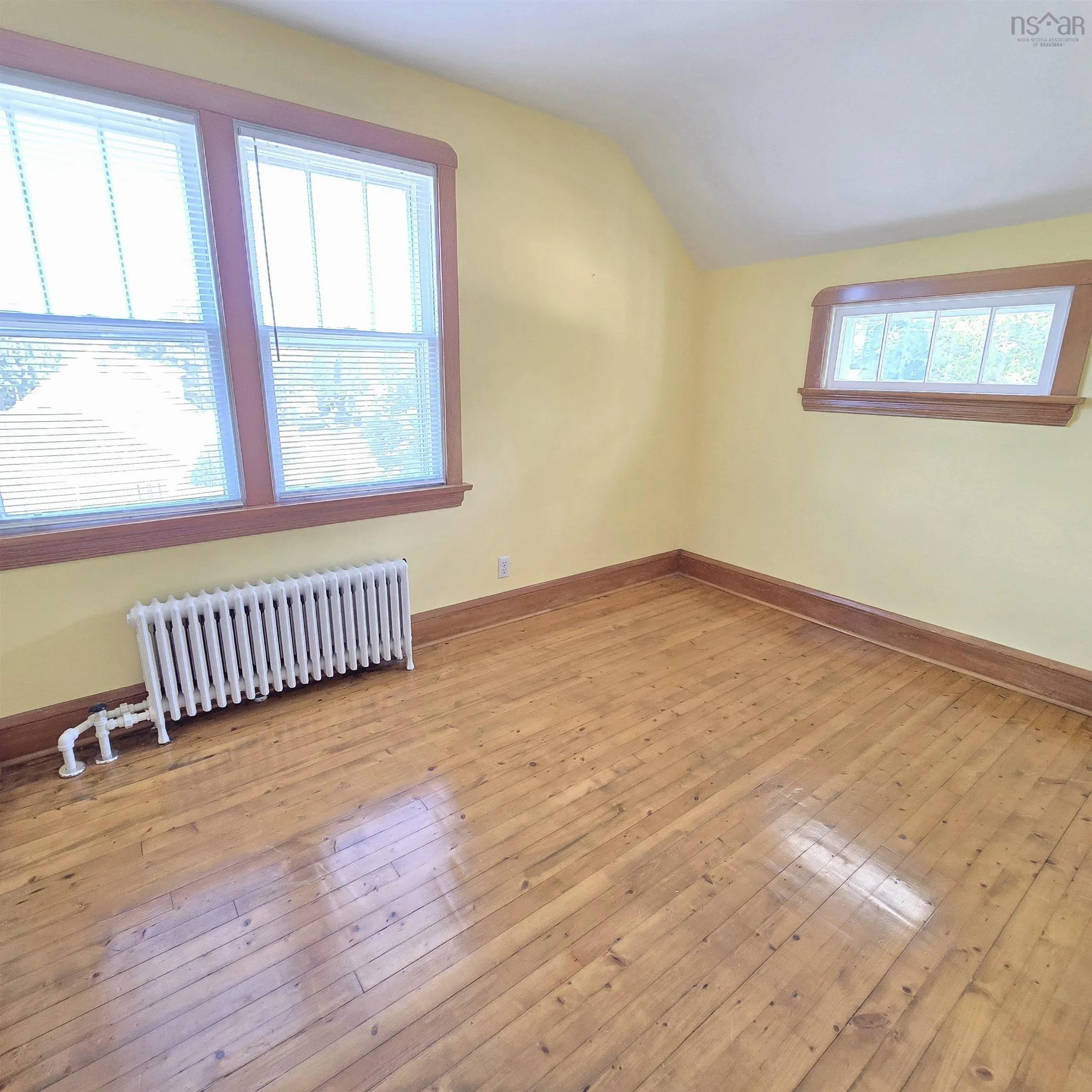 142 Shandwick Street, Sydney, NS B1P 4V6, 5 Bedrooms Bedrooms, ,3 BathroomsBathrooms,Residential,For Sale,Shandwick,202520651
